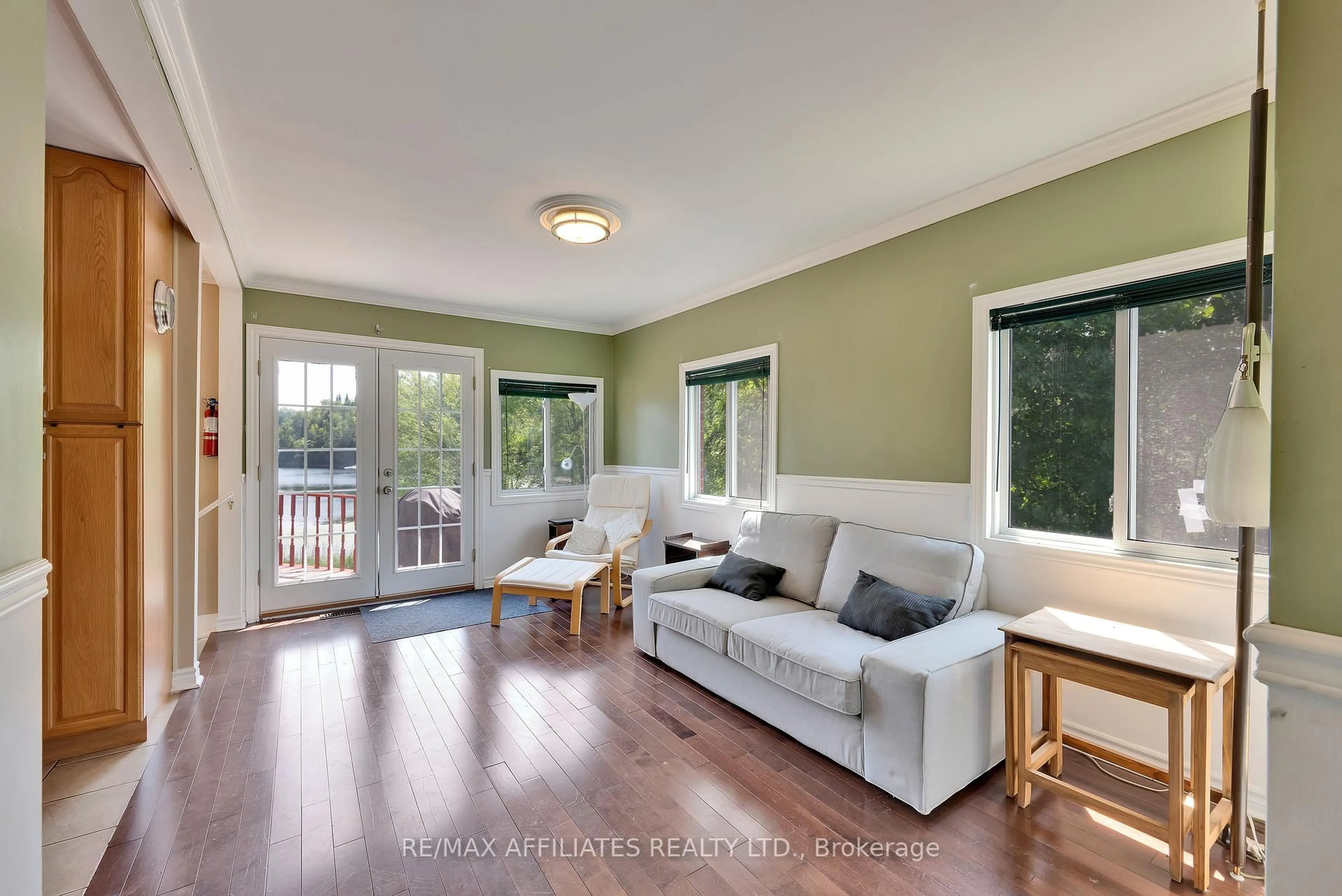 Living room with furniture, wood/laminate floor for 1009 Gardiner's Rd, Arden Ontario K0H 1B0