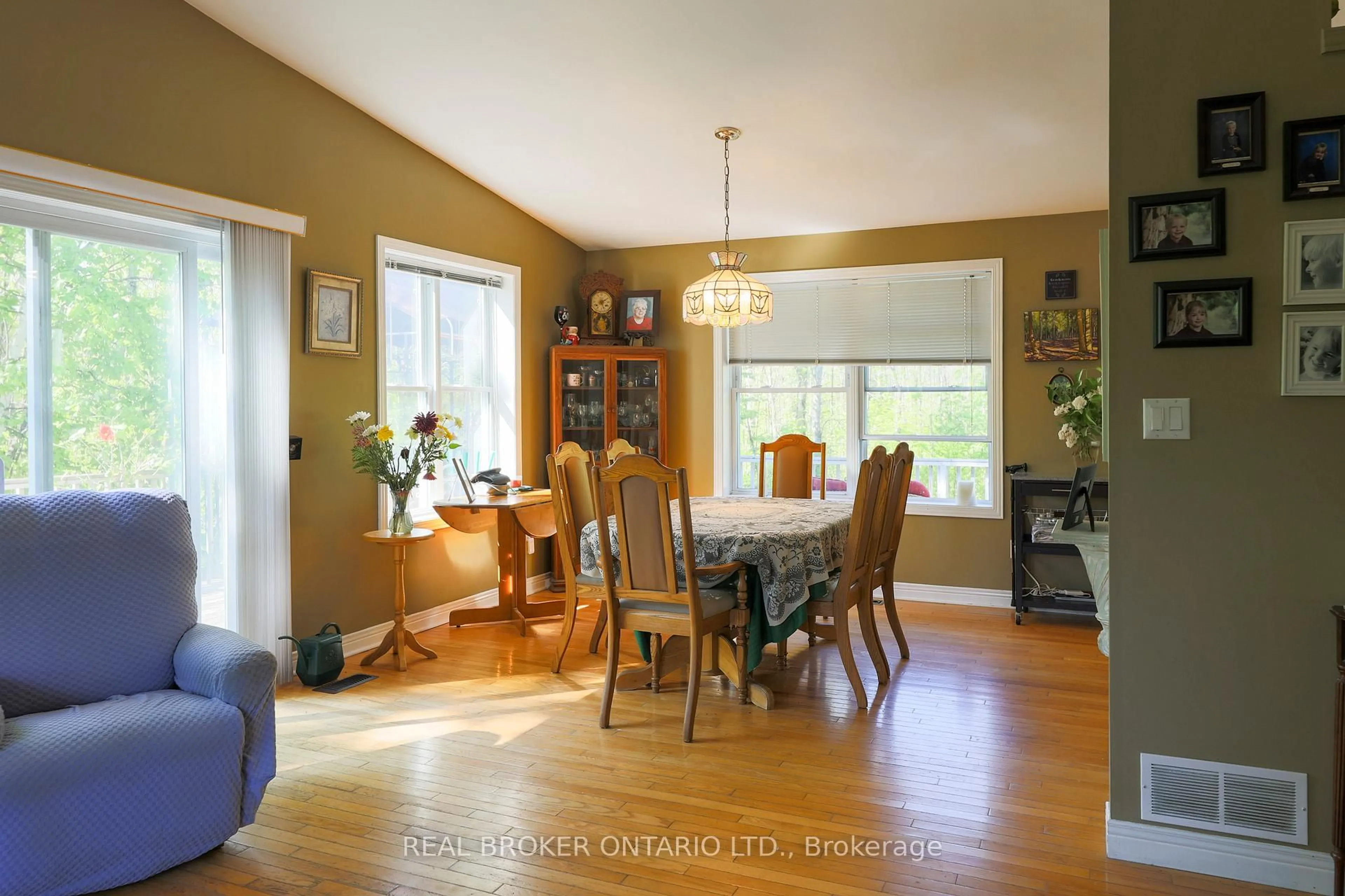 Dining room, wood/laminate floor for 988 County 44 Rd, North Grenville Ontario K0G 1T0