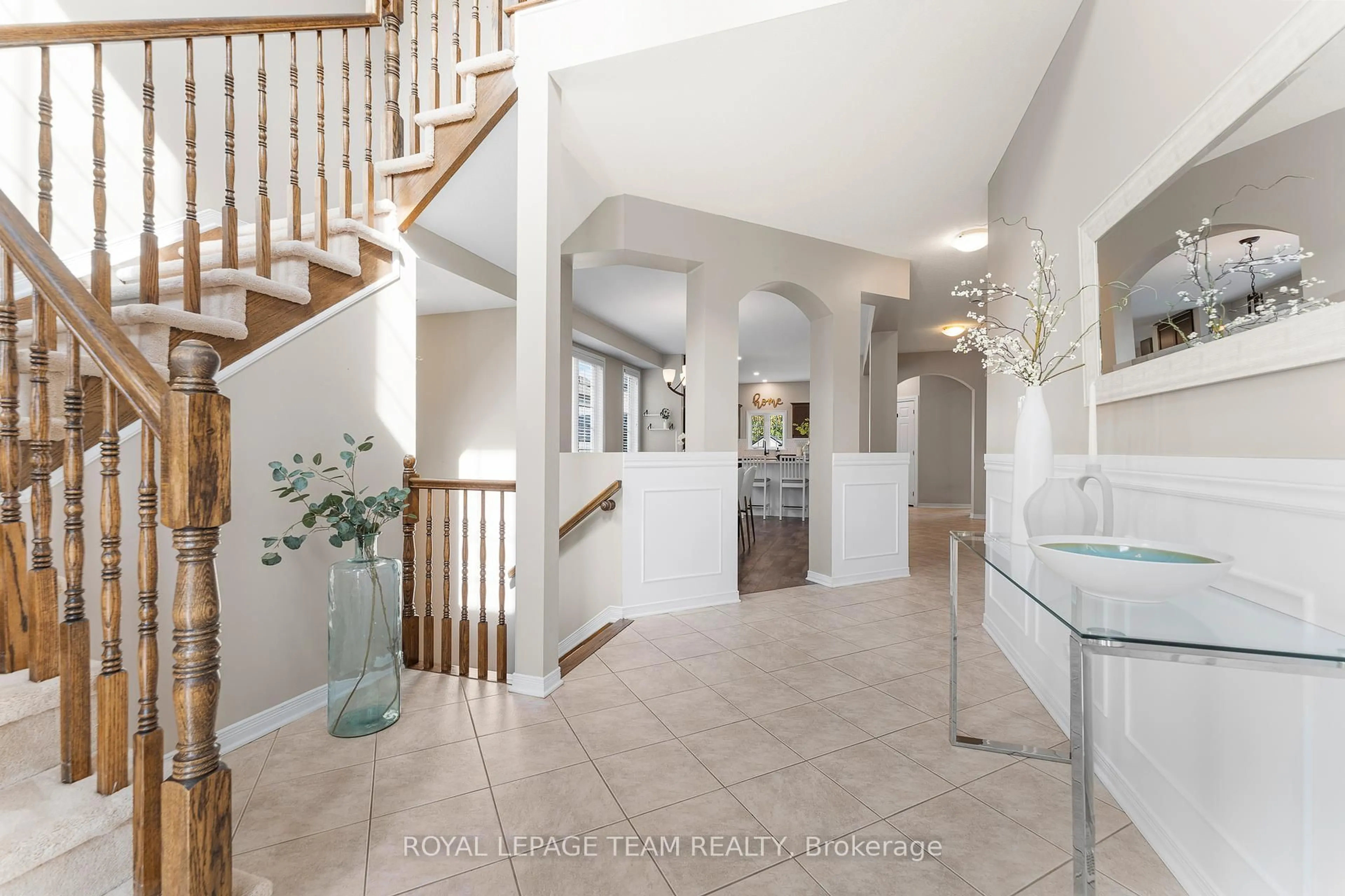 Indoor entryway for 213 Pendra Way, Ottawa Ontario K2W 0A6