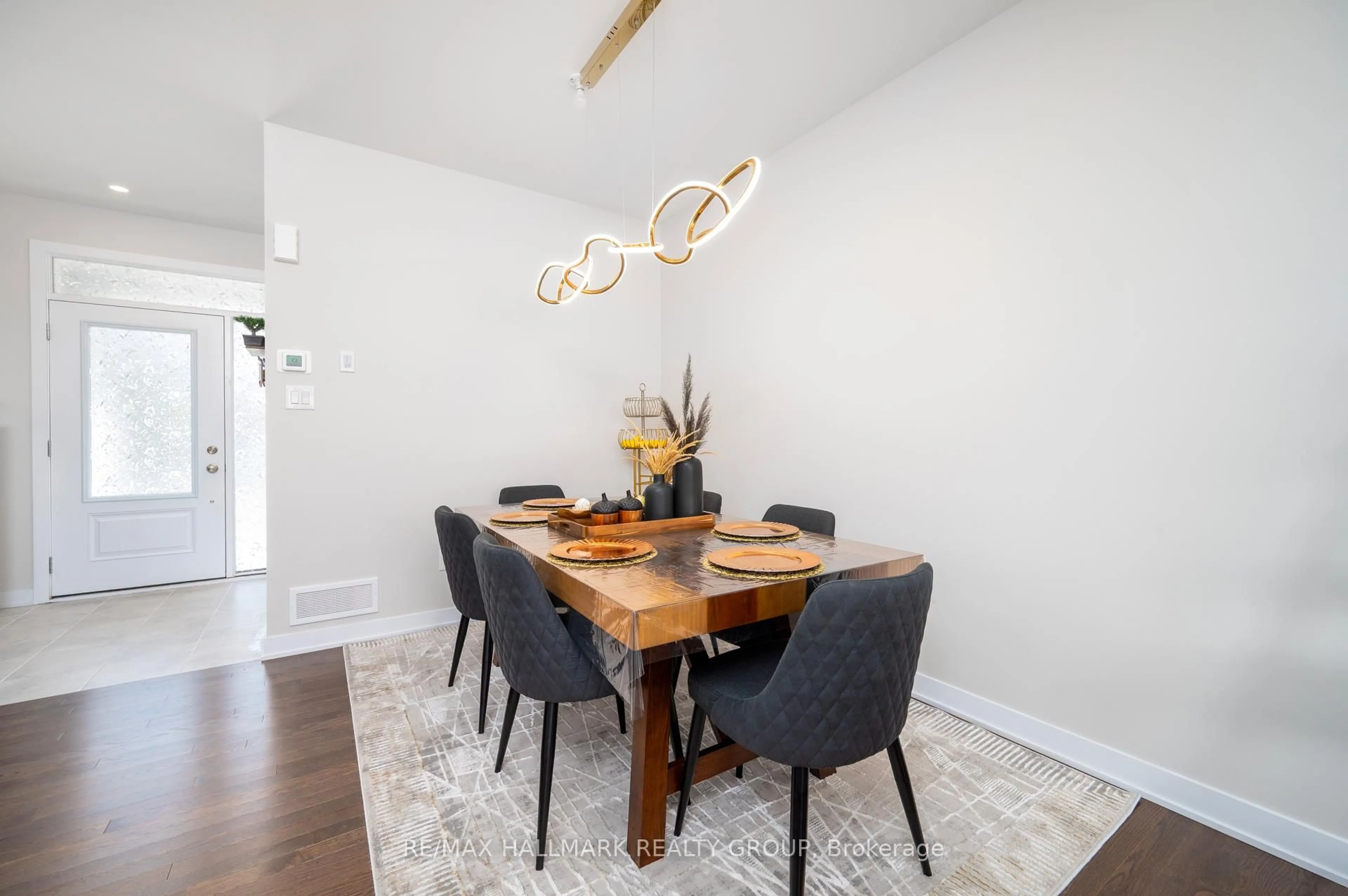 Dining room, wood/laminate floor for 351 Falsetto St, Ottawa Ontario K1W 0S6