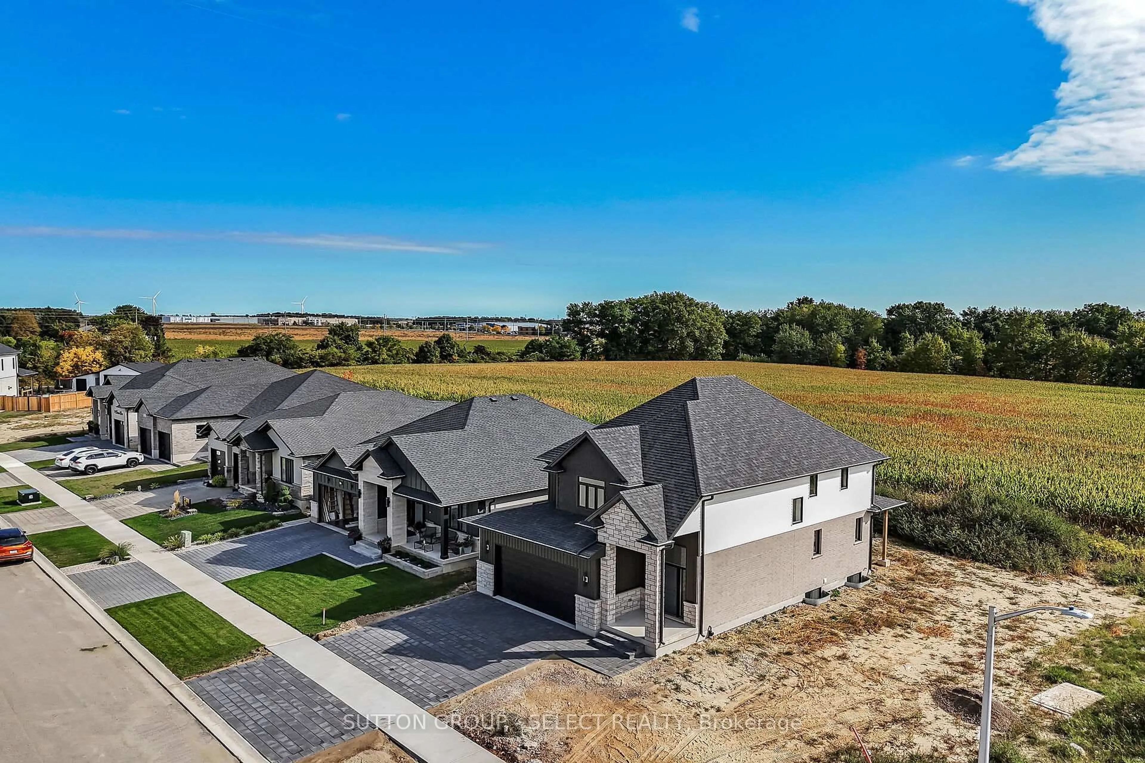 A pic from outside/outdoor area/front of a property/back of a property/a pic from drone, unknown for 58 BRISCOE Cres, Strathroy-Caradoc Ontario N7G 0G3