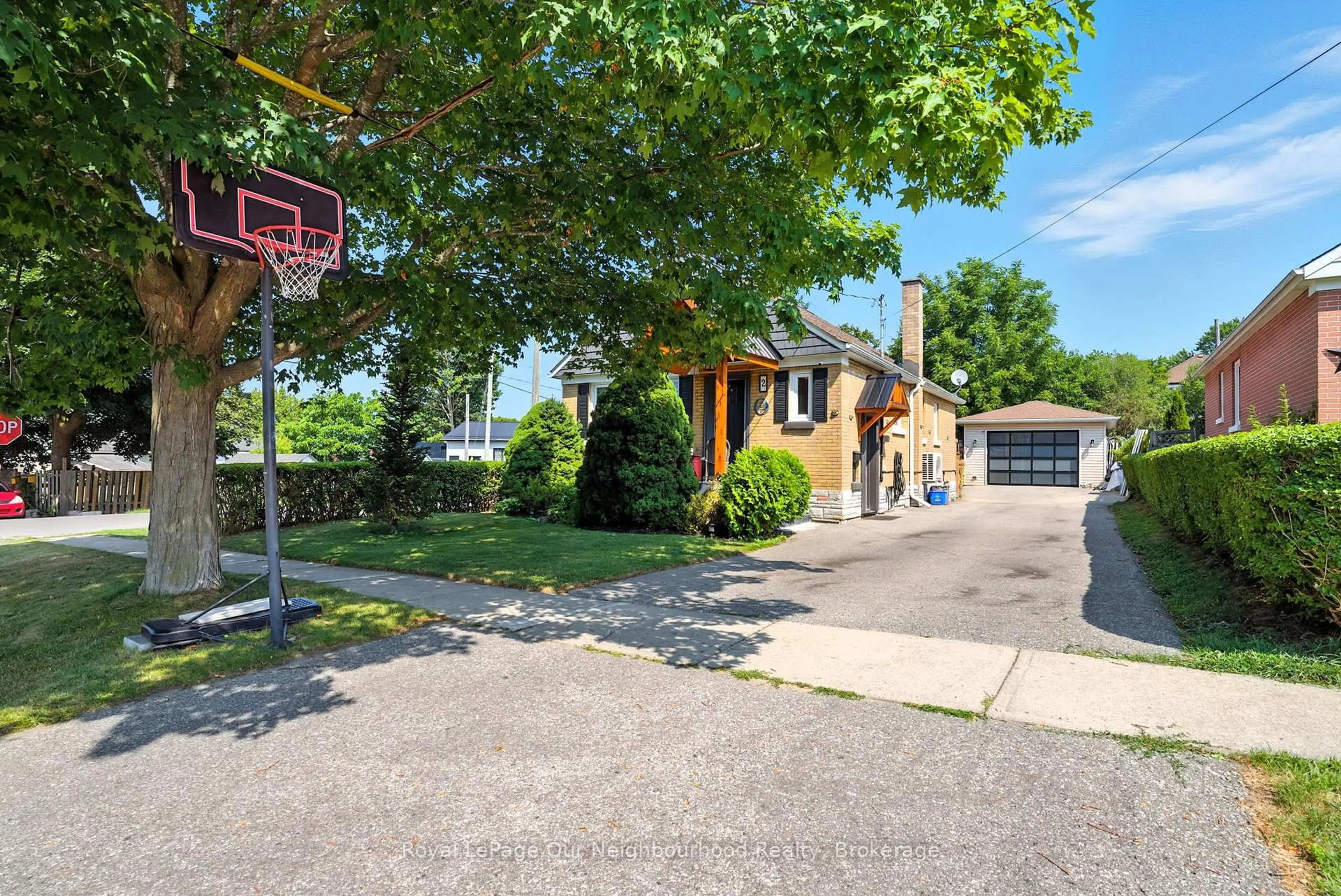 A pic from outside/outdoor area/front of a property/back of a property/a pic from drone, street for 2 Oxford St, Port Hope Ontario L1A 2H3