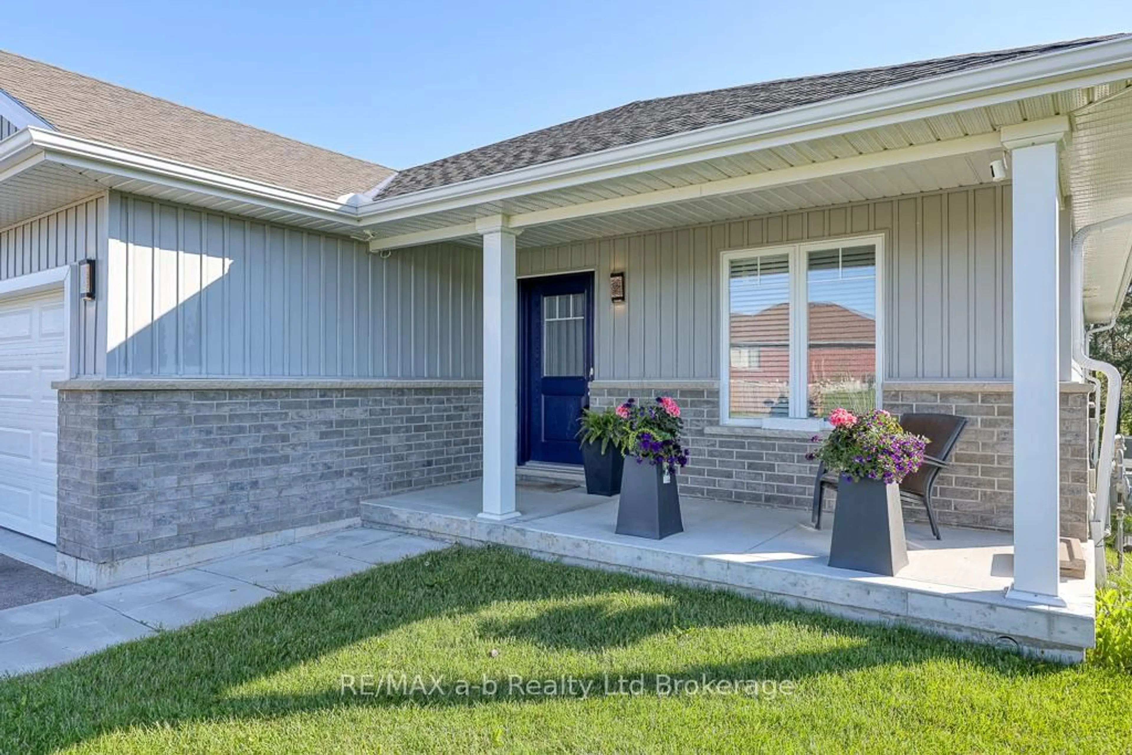 Home with vinyl exterior material, street for 60 James St, Zorra Ontario N0J 1J0