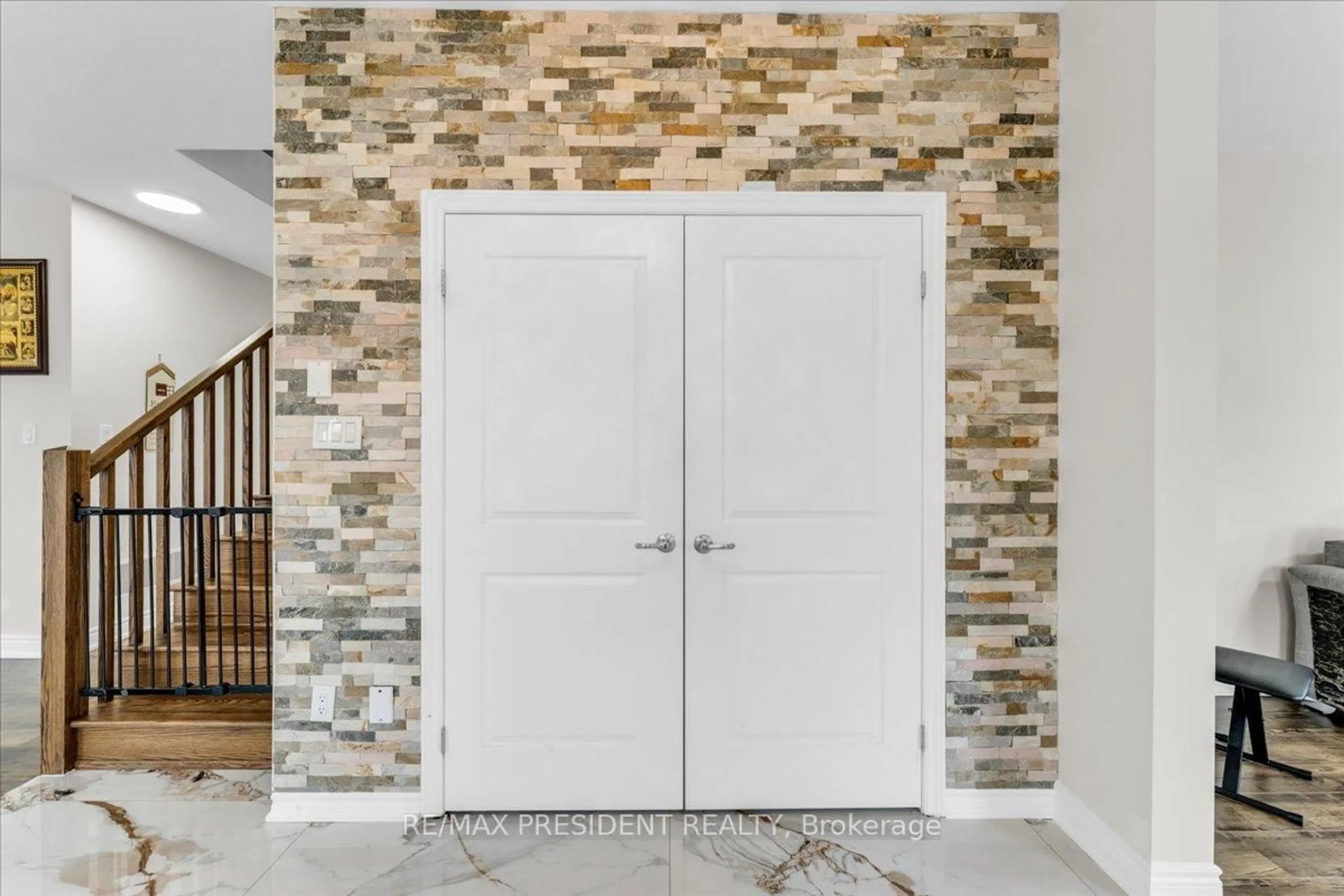 Indoor entryway for 22 Sleeth St, Brantford Ontario N3S 0J7