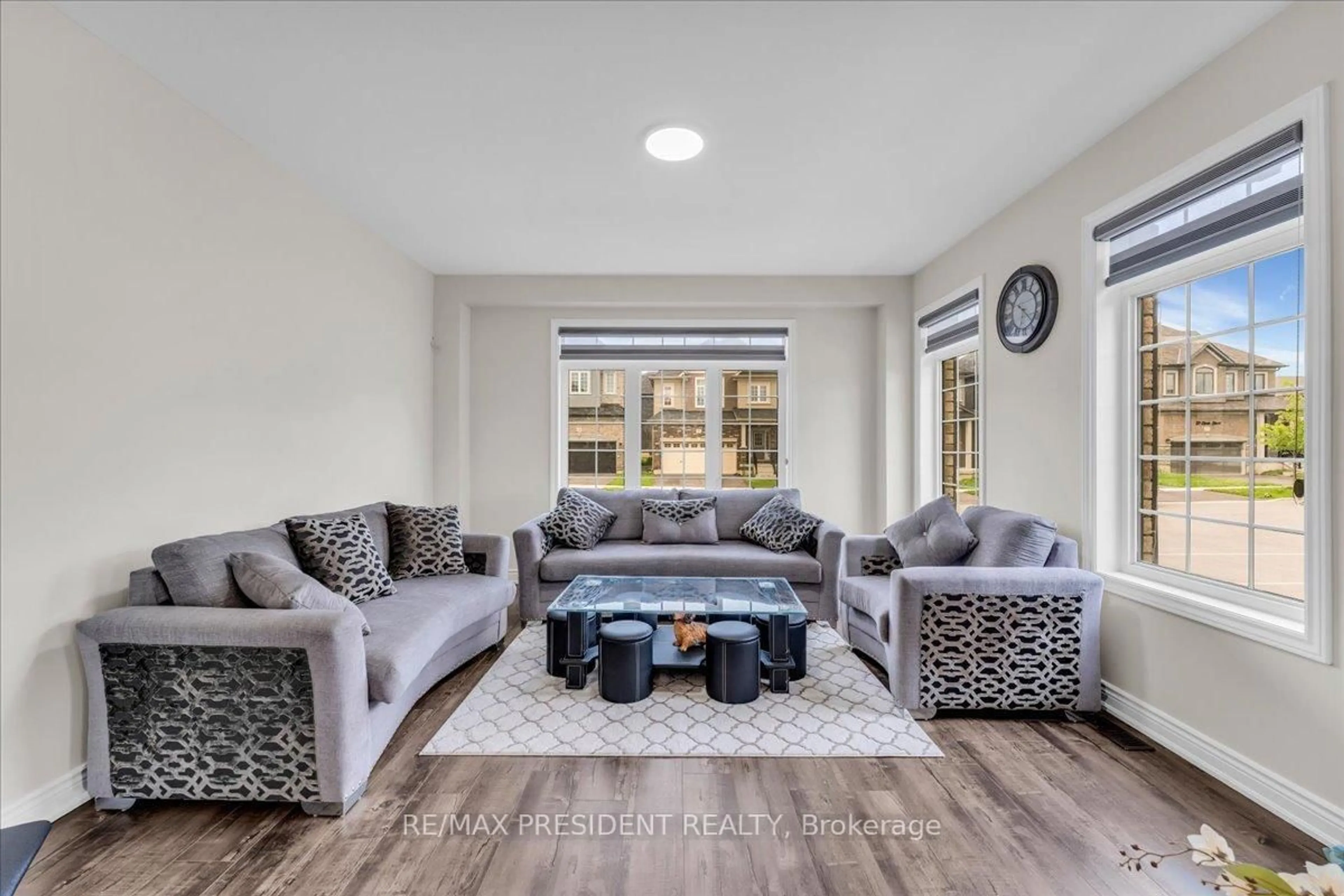 Living room with furniture, unknown for 22 Sleeth St, Brantford Ontario N3S 0J7