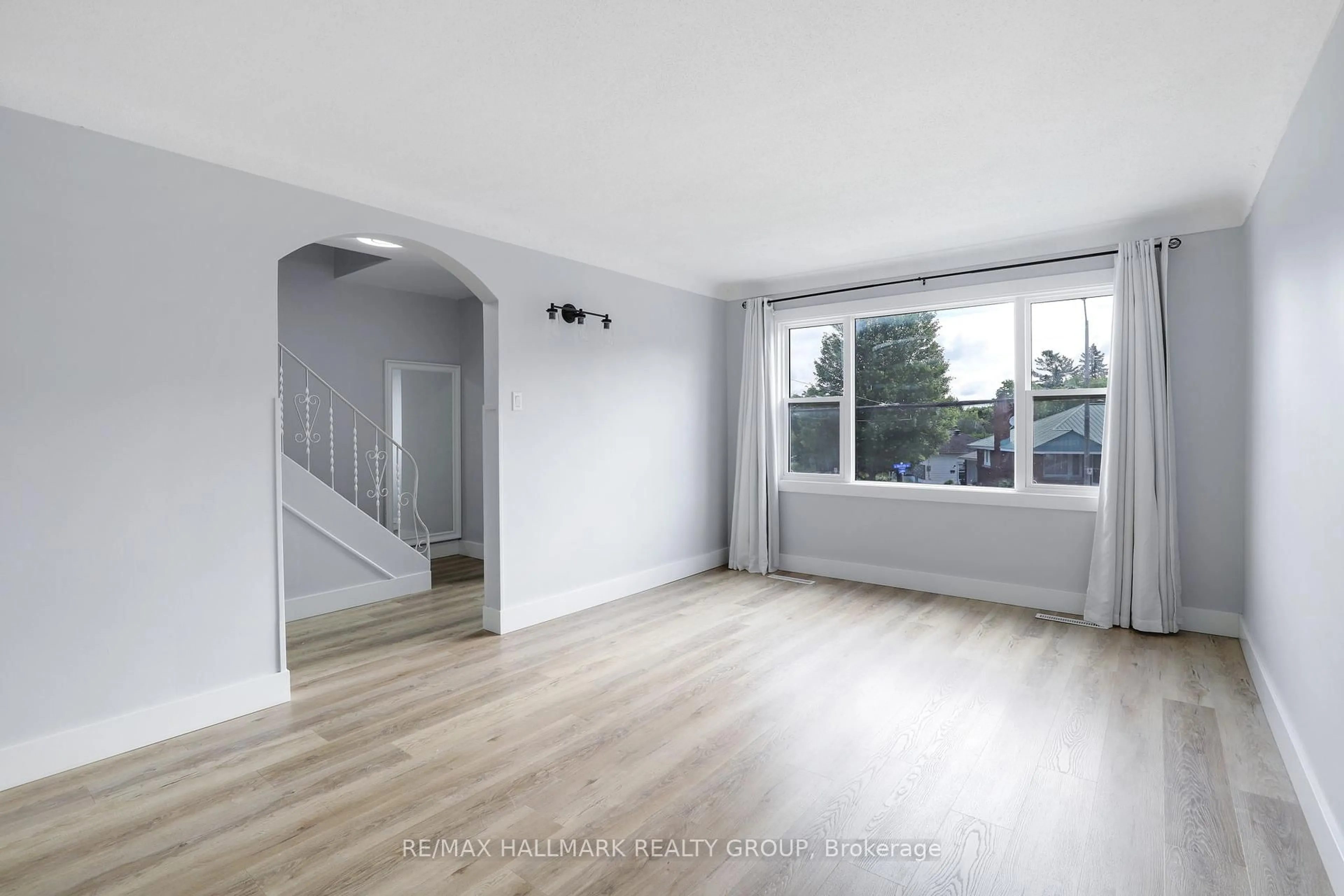 A pic of a room for 1108 Merivale Rd, Ottawa Ontario K1Z 6B2