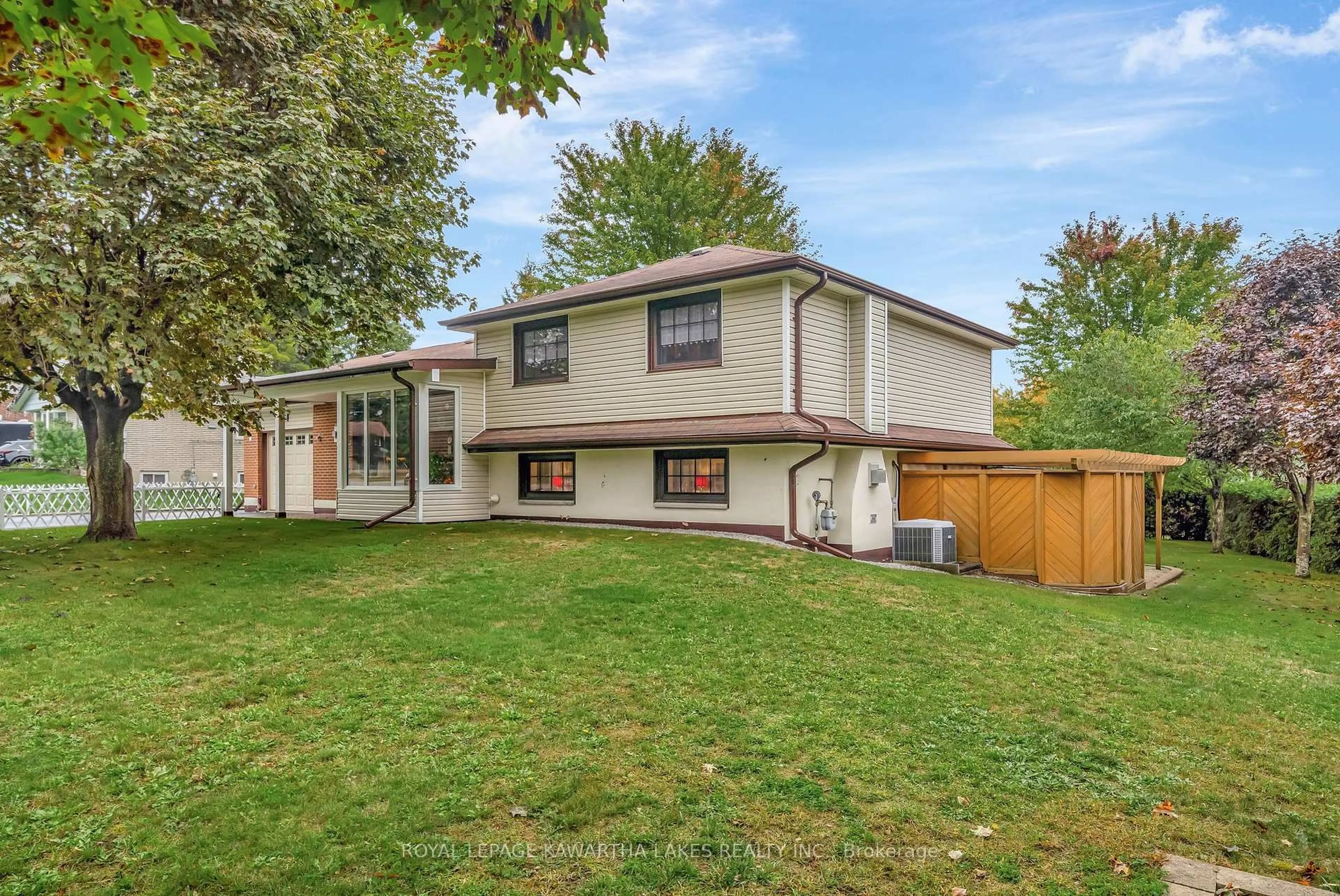 Home with vinyl exterior material, unknown for 3 Pinewood Cres, Kawartha Lakes Ontario L0A 1K0