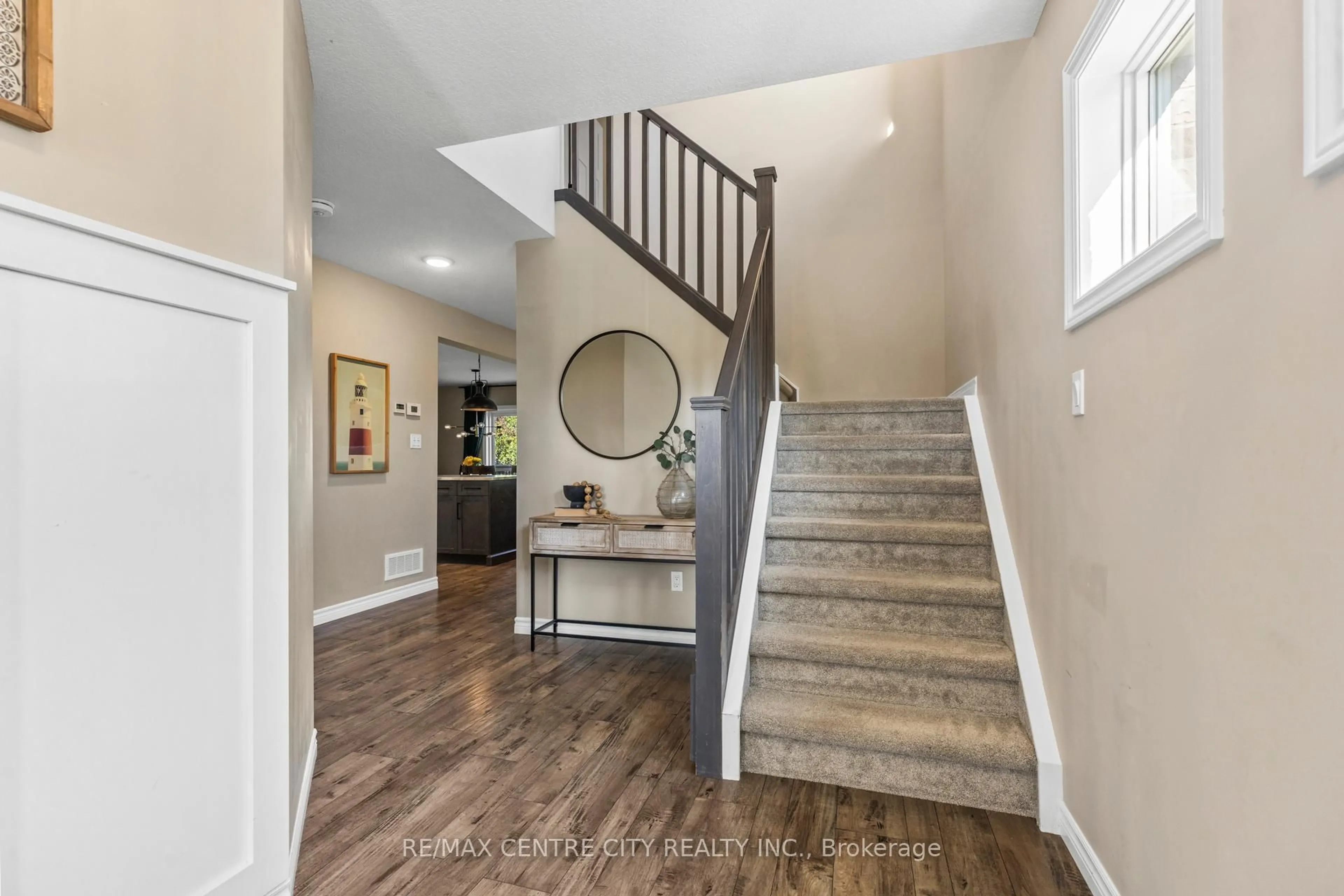 Indoor entryway for 184 Emery St, Central Elgin Ontario N5L 1H5