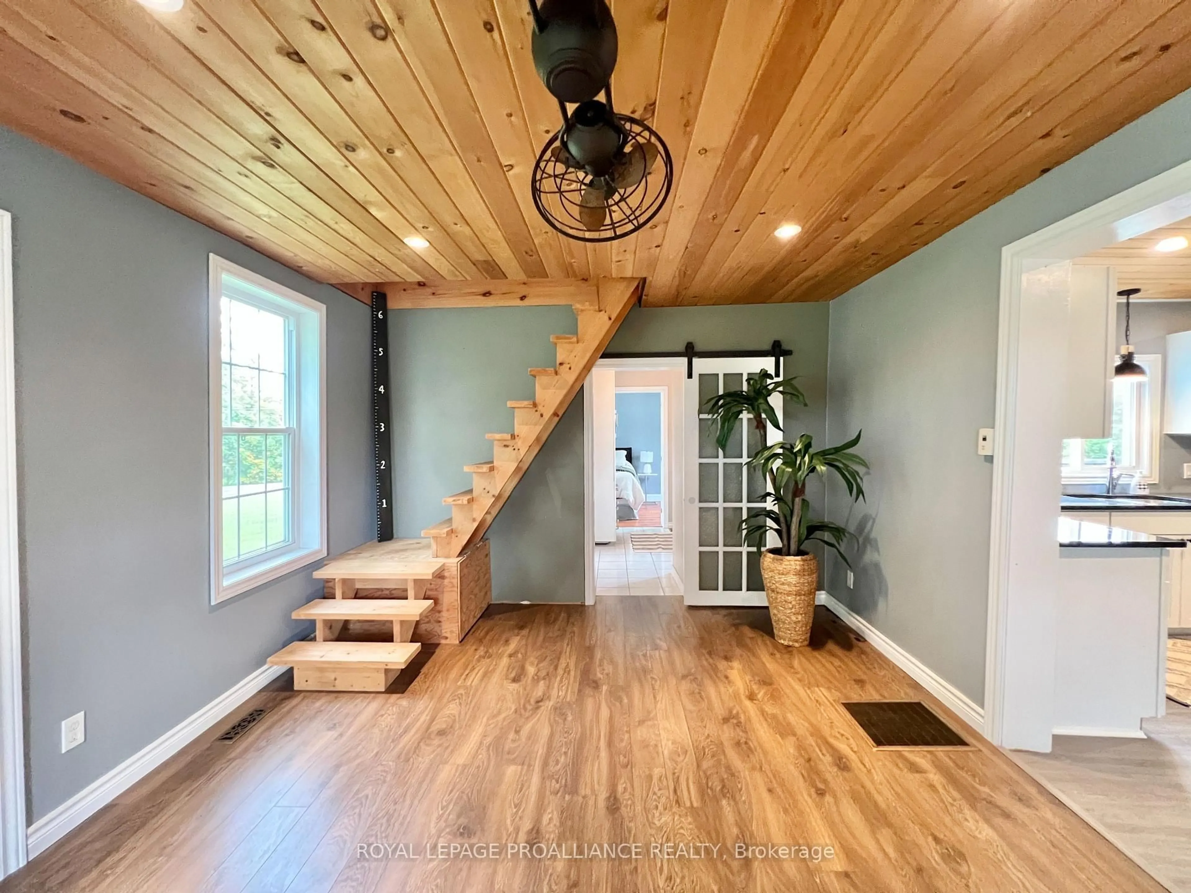 Indoor entryway for 310 Old Madoc Rd, Quinte West Ontario K0K 2B0