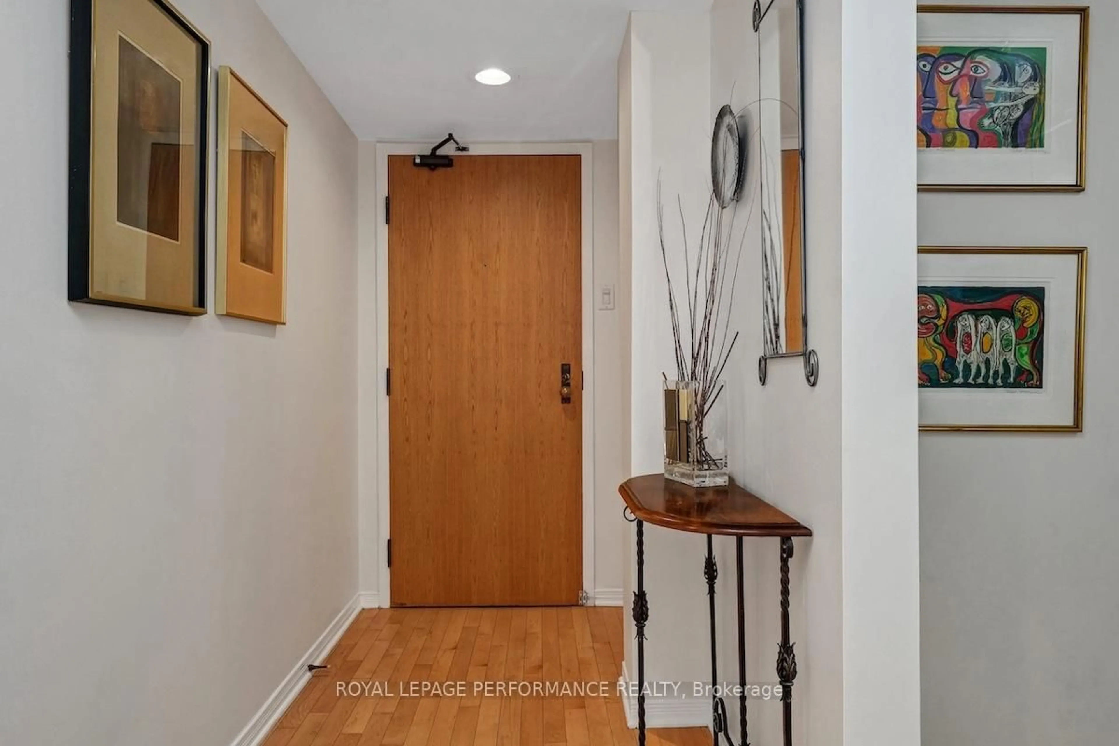 Indoor entryway for 310 Crichton St #304, Ottawa Ontario K1M 1W5