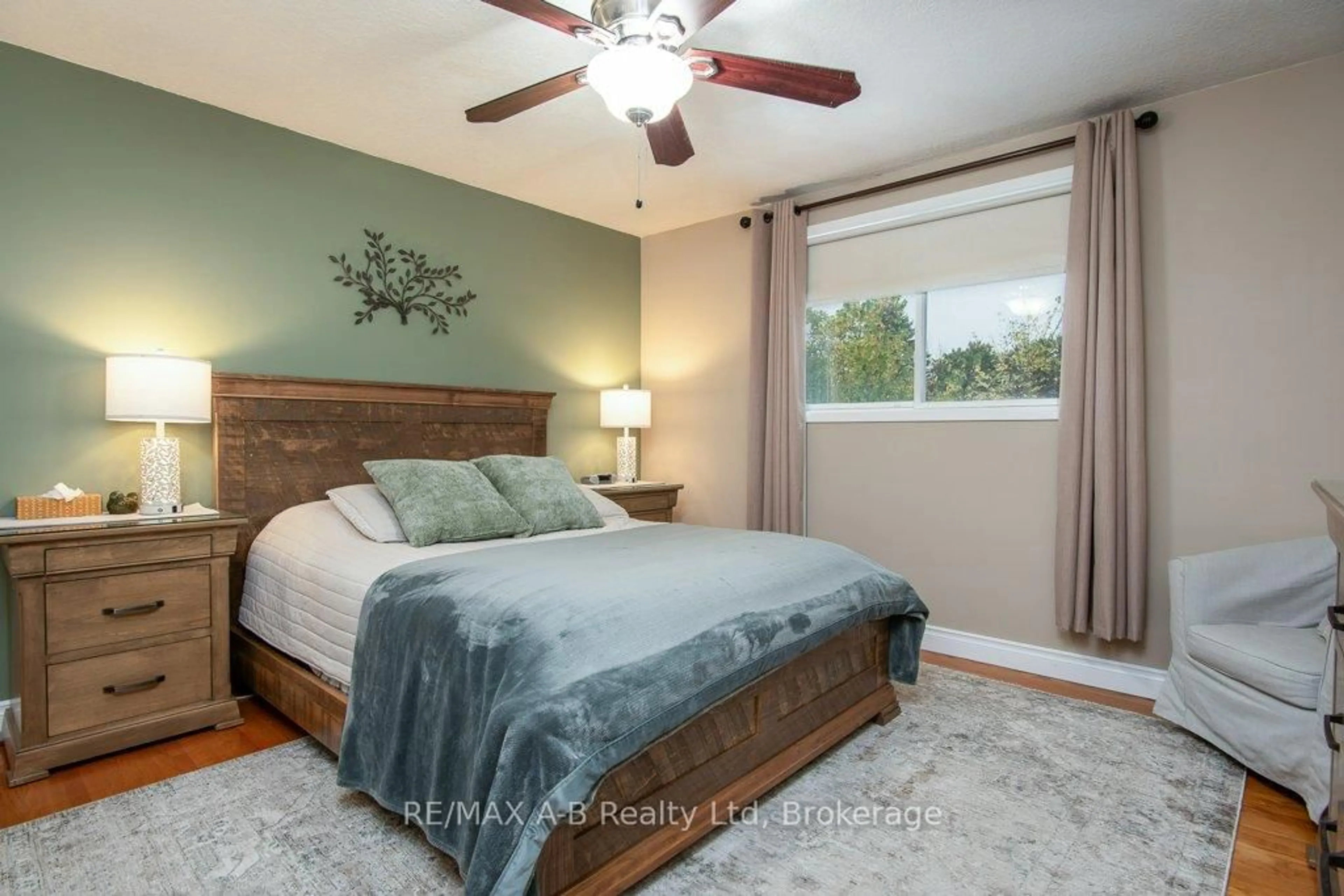 Bedroom with bed, unknown for 35 Tecumseh Cres, Kitchener Ontario N2B 2T5