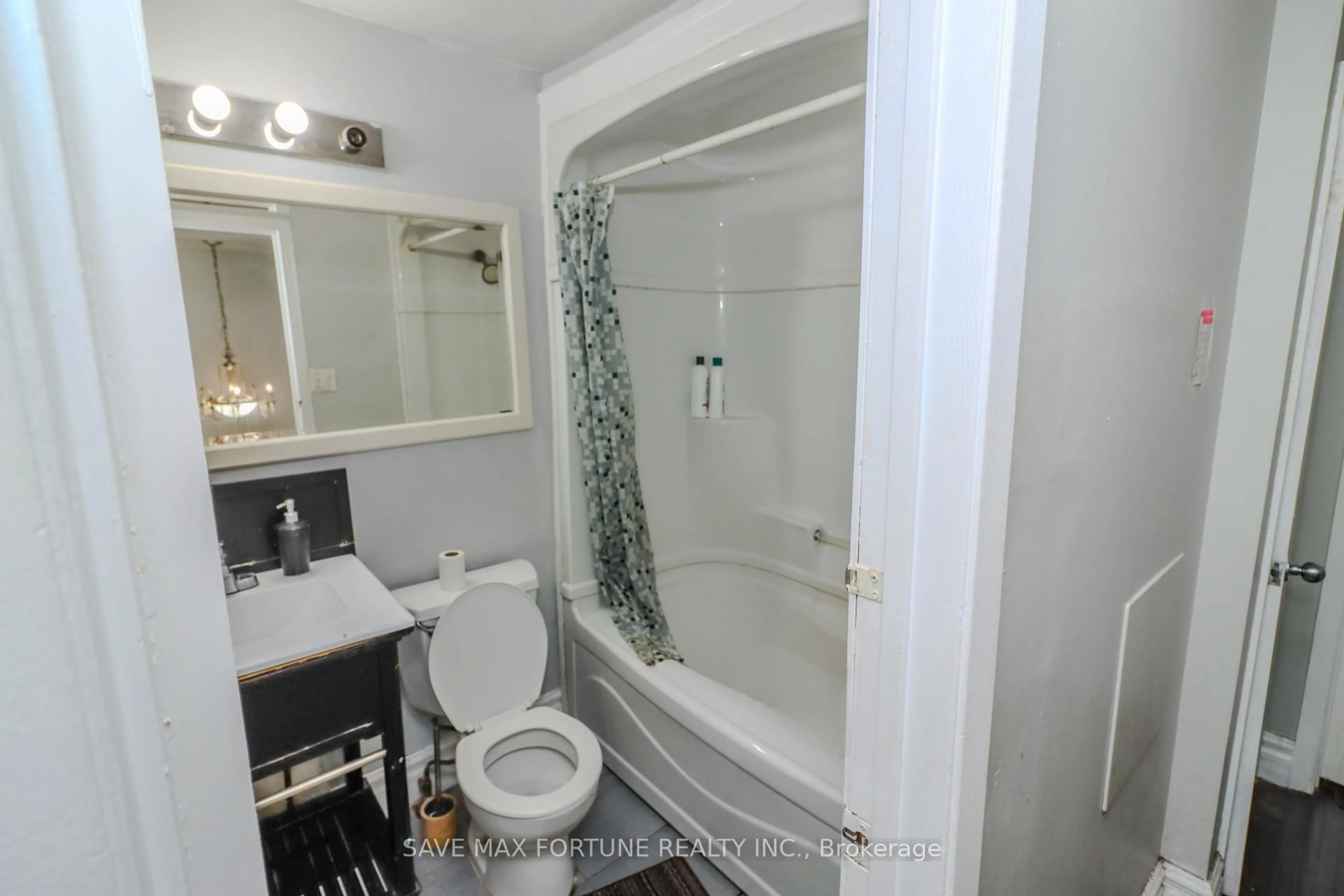 Standard bathroom, unknown for 116 NOTCH HILL Rd #9, Kingston Ontario K7M 2X1
