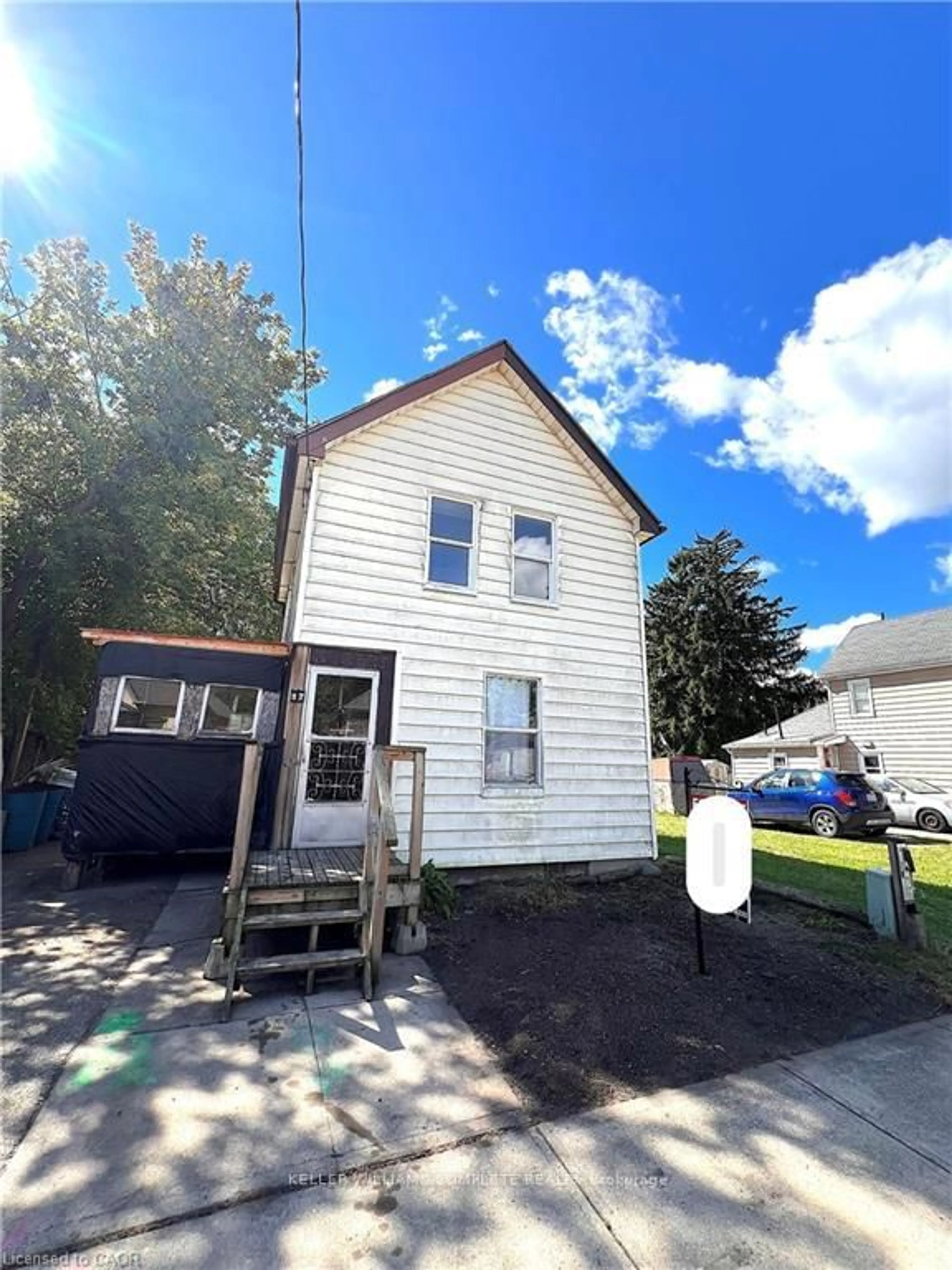 A pic from outside/outdoor area/front of a property/back of a property/a pic from drone, building for 17 Able Ave, Brantford Ontario N3S 2Y4