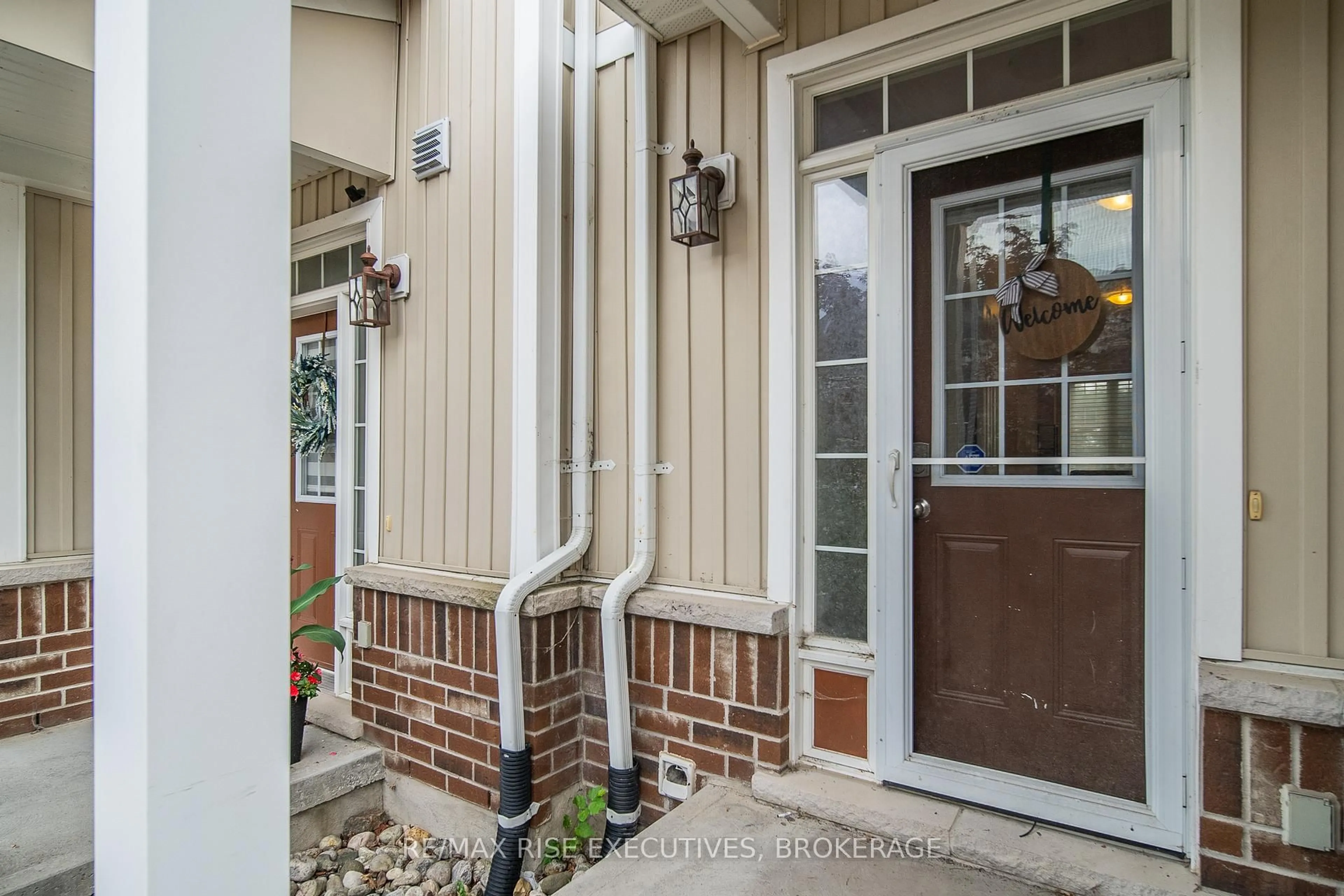 Indoor entryway for 903 Ascot Lane, Kingston Ontario K7K 0C8