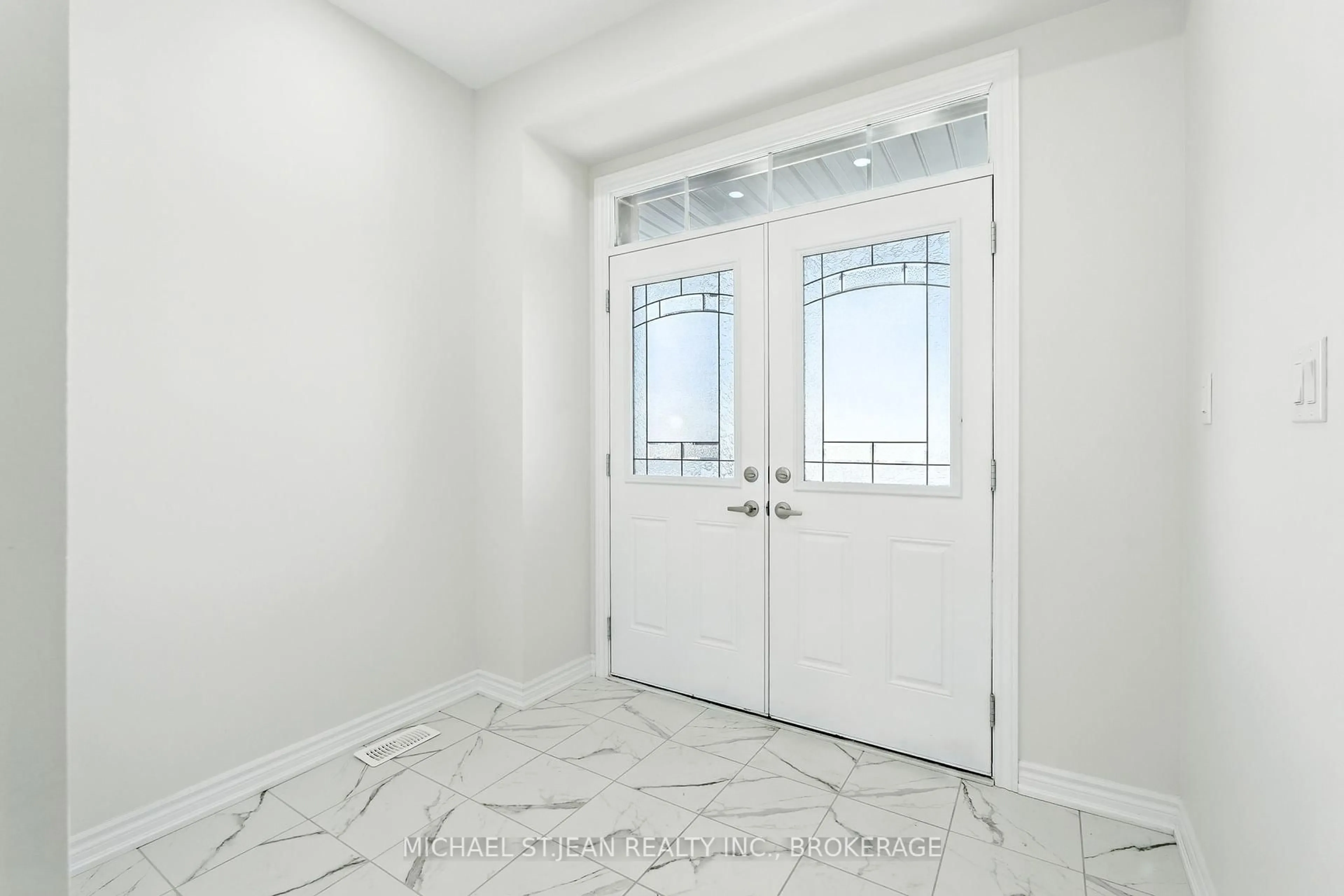 Indoor entryway for 421 Barker Pkwy, Thorold Ontario L2V 0K7