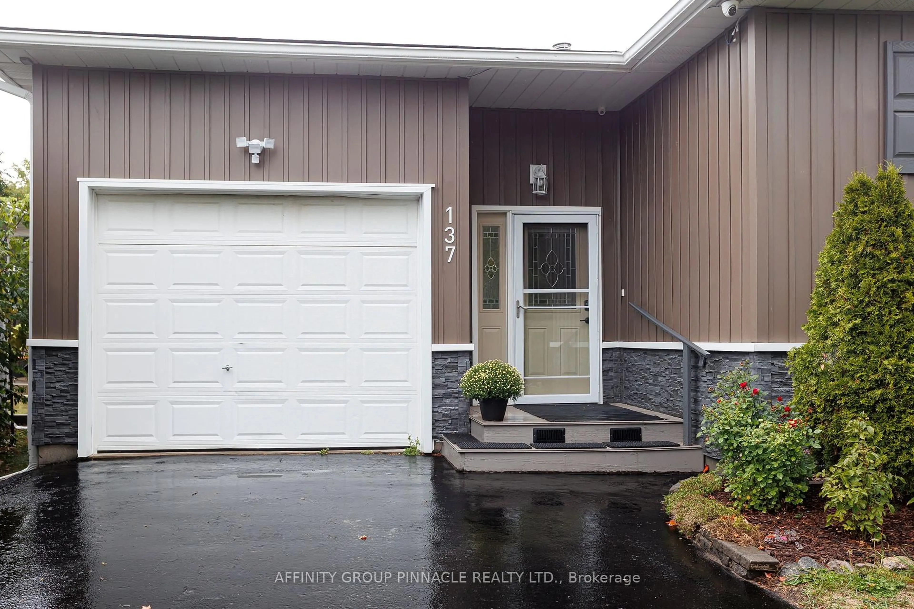 Unknown for 137 Queen St, Kawartha Lakes Ontario K0M 1N0