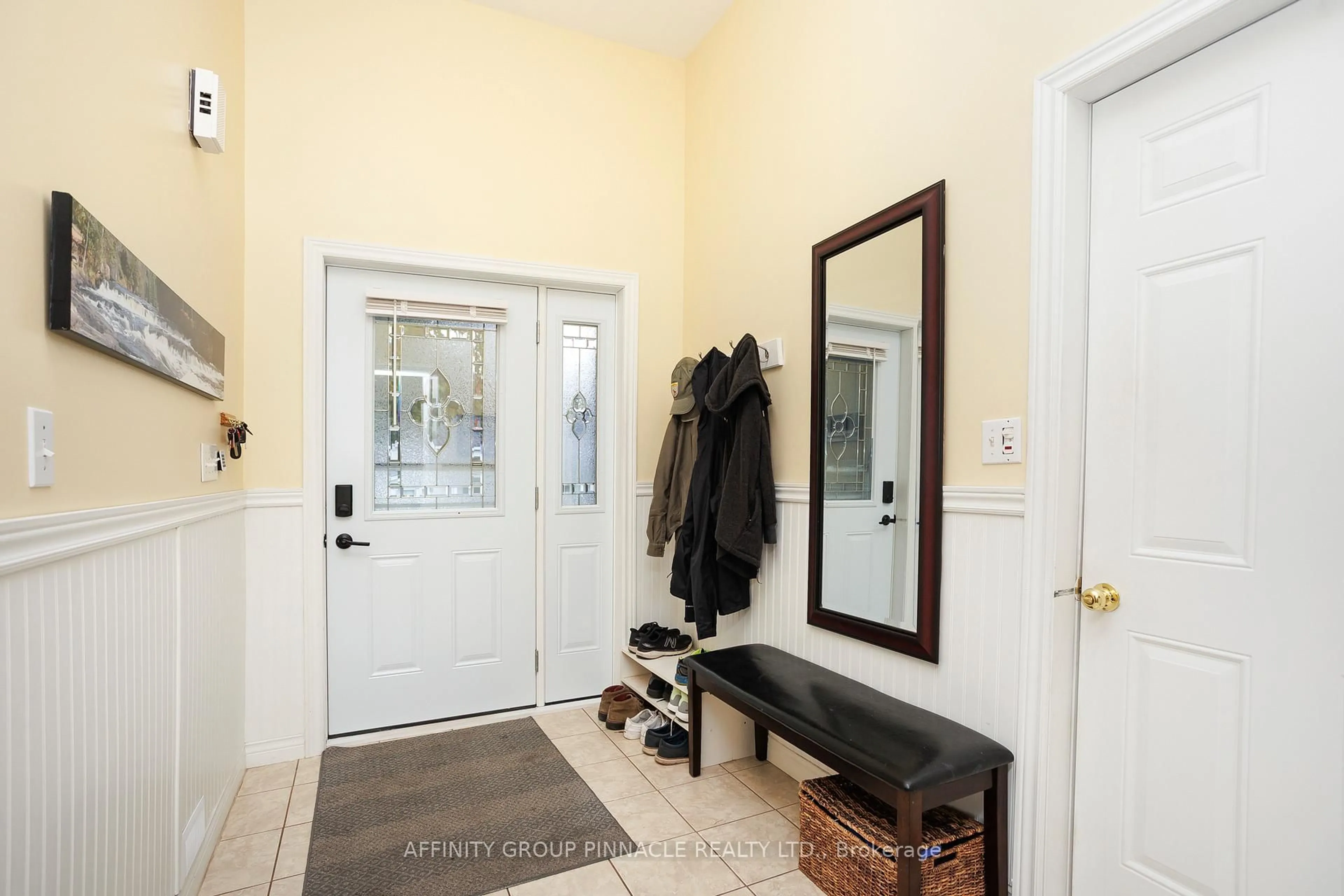 Indoor entryway for 137 Queen St, Kawartha Lakes Ontario K0M 1N0