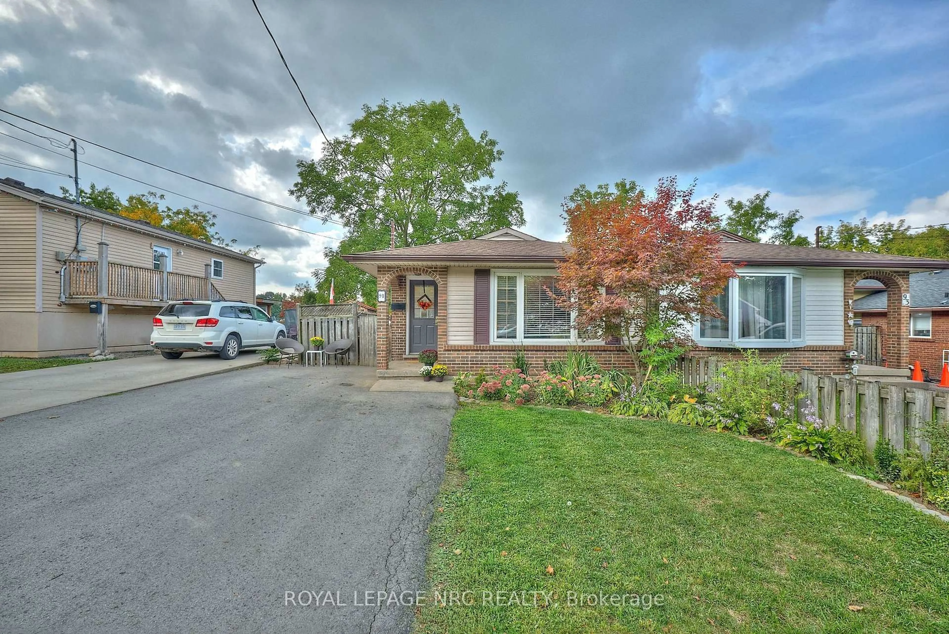 A pic from outside/outdoor area/front of a property/back of a property/a pic from drone, street for 91 Chapel St, Thorold Ontario L2V 2E5