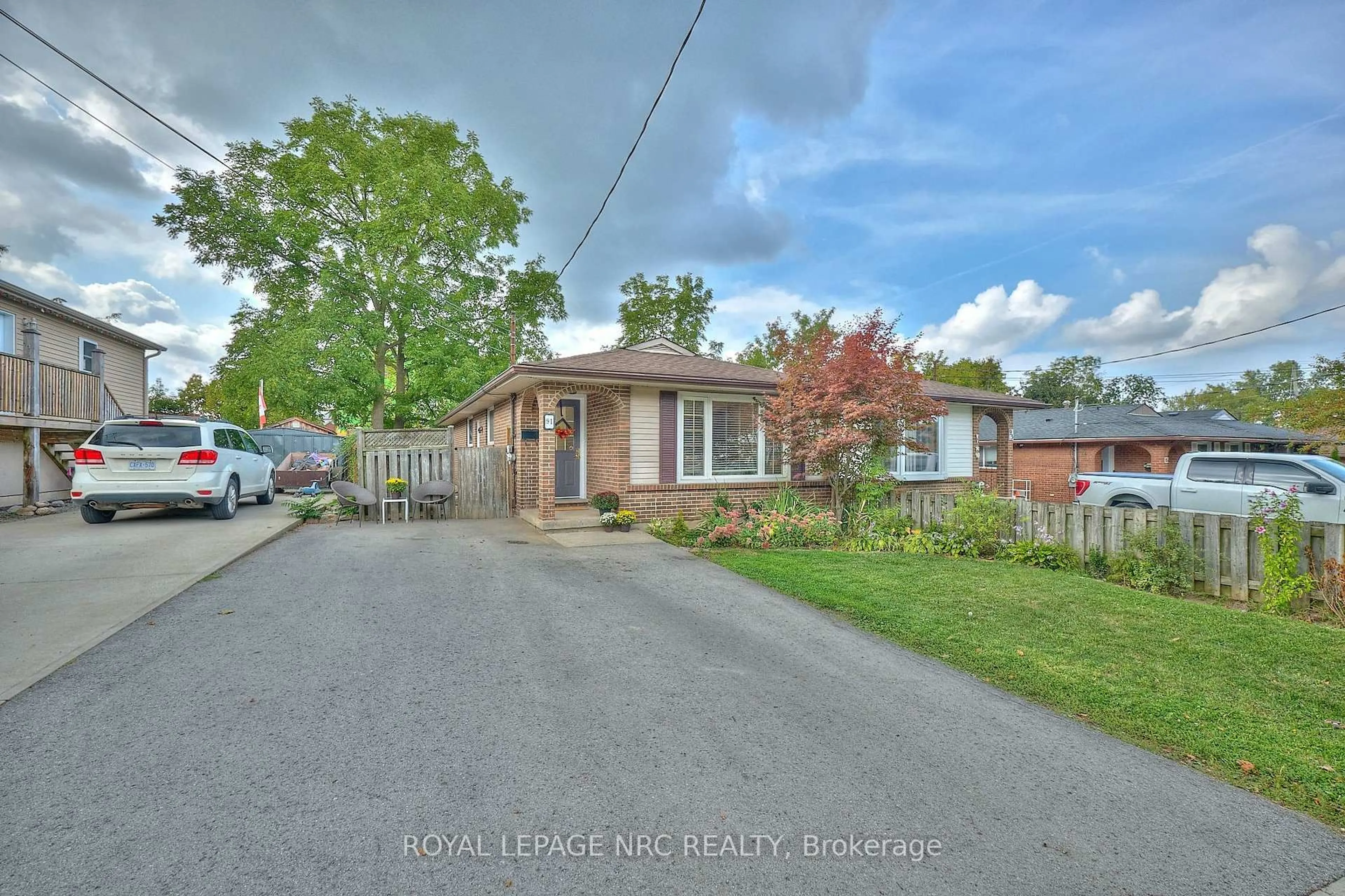 A pic from outside/outdoor area/front of a property/back of a property/a pic from drone, street for 91 Chapel St, Thorold Ontario L2V 2E5