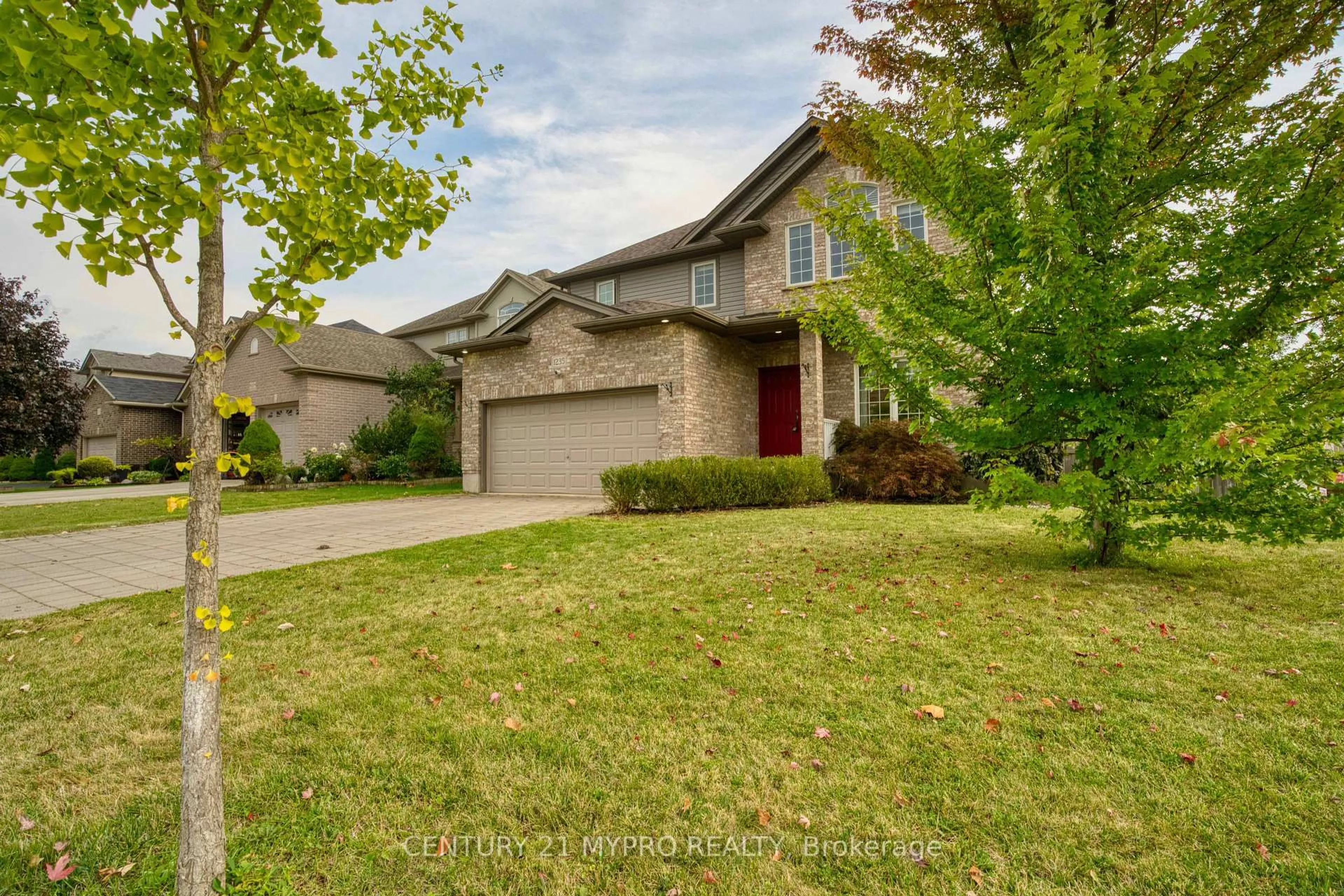 Unknown for 1235 Oakcrossing Rd, London North Ontario N6H 0C2