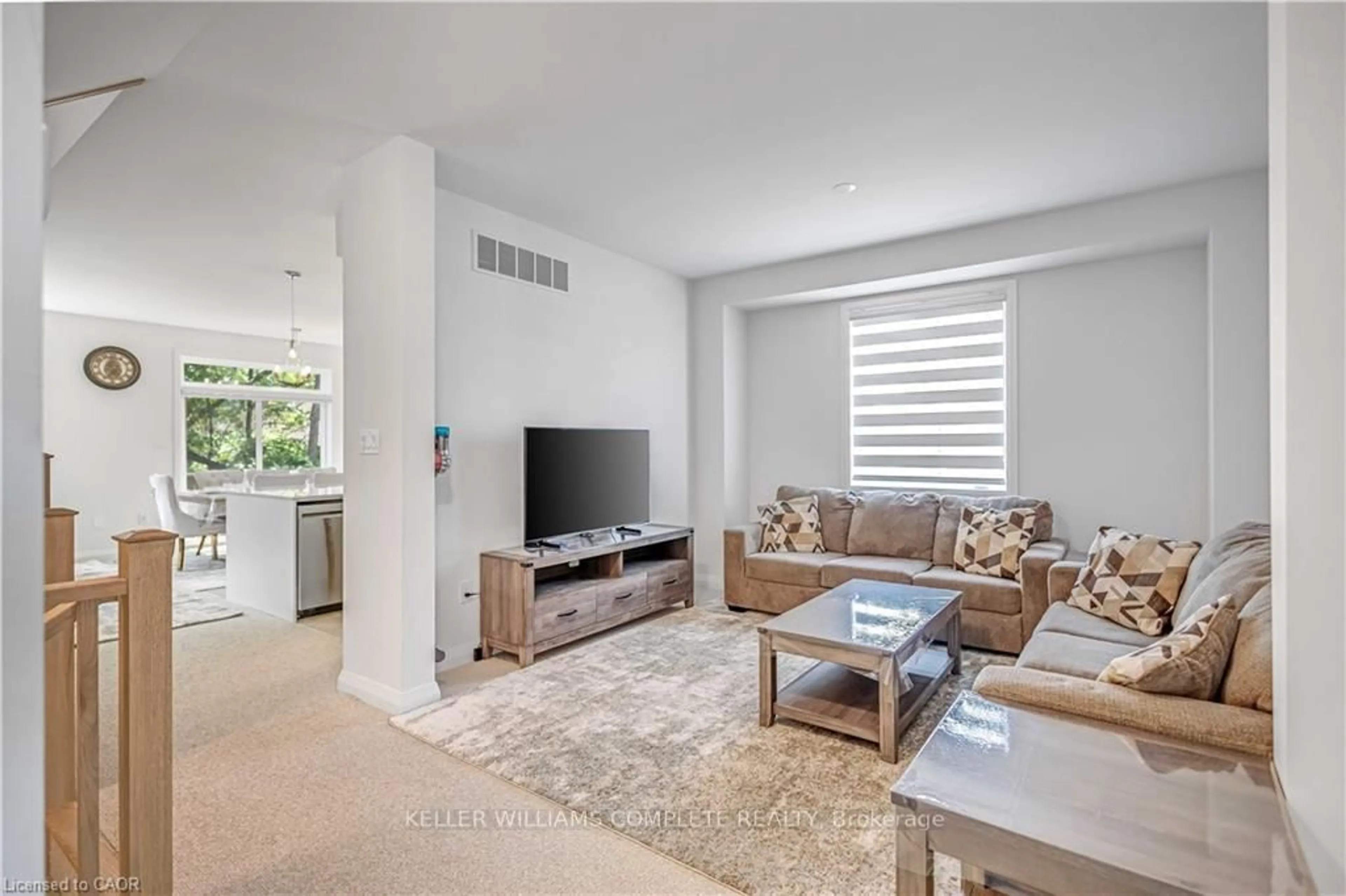 Living room with furniture, unknown for 92 SHADY OAKS Tr, Hamilton Ontario L9B 0K6