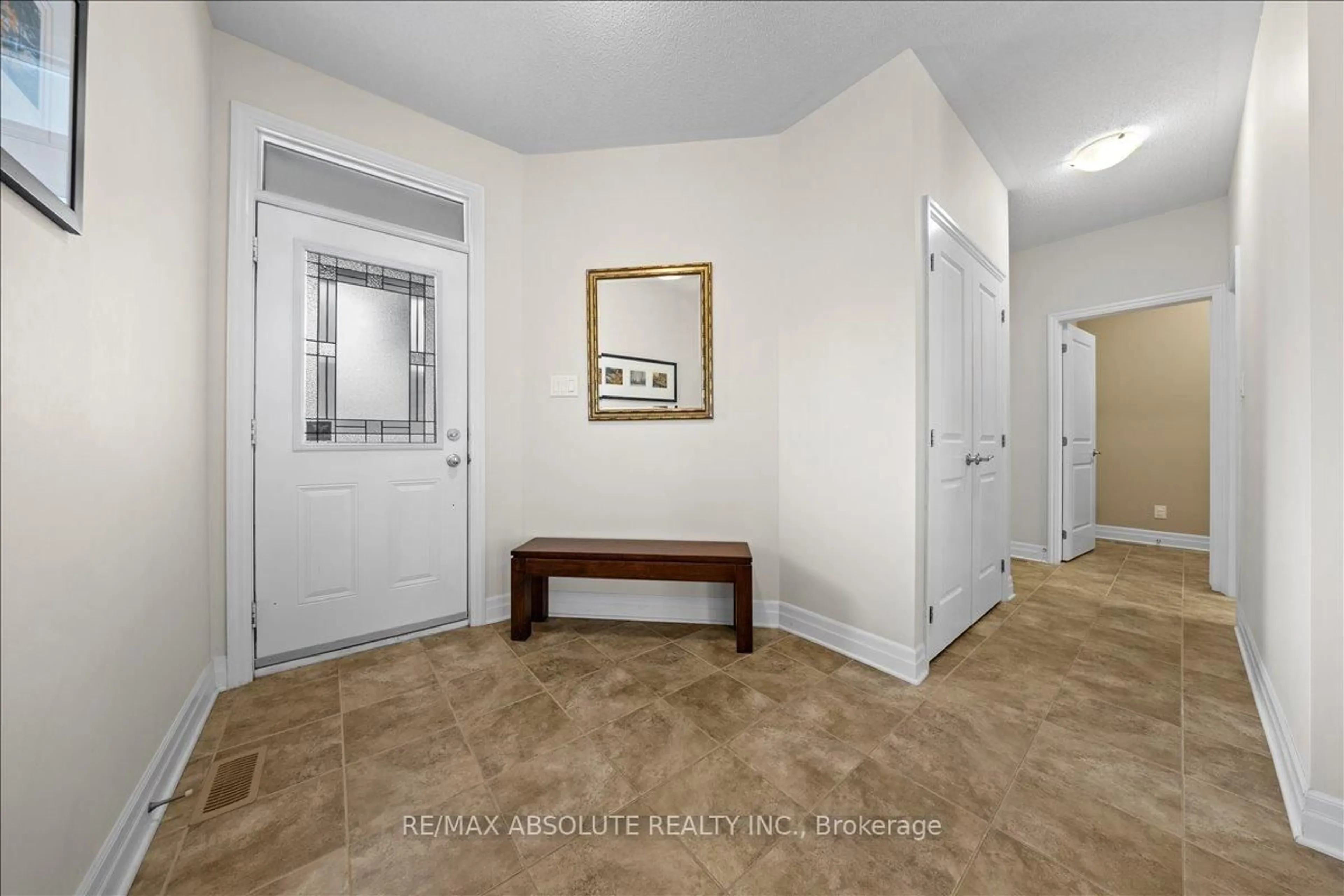 Indoor entryway for 116 Elfin Grve, Stittsville Ontario K2V 0B7