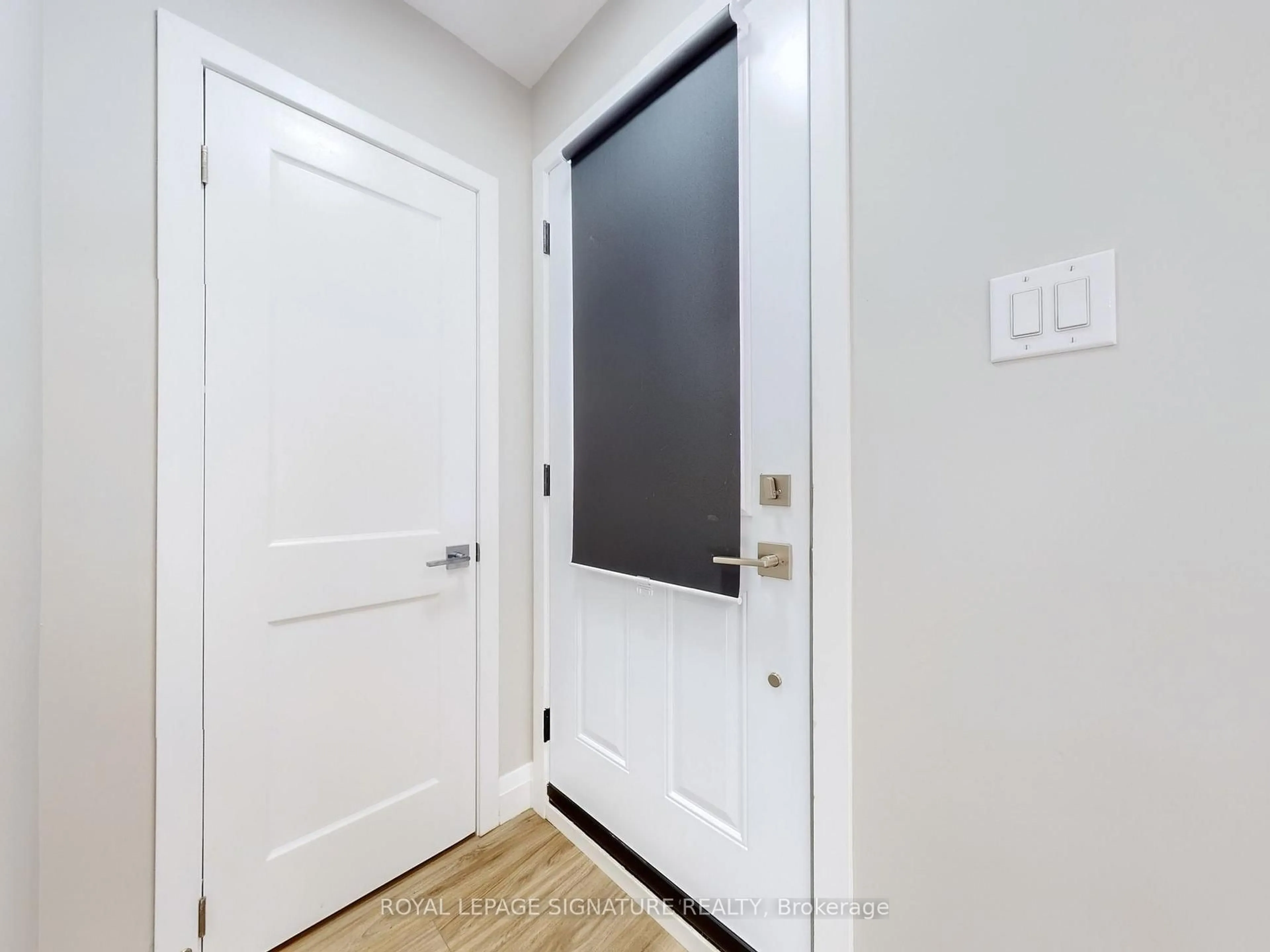 Indoor entryway for 22 Sherwood Ave, Kitchener Ontario N2B 1J9