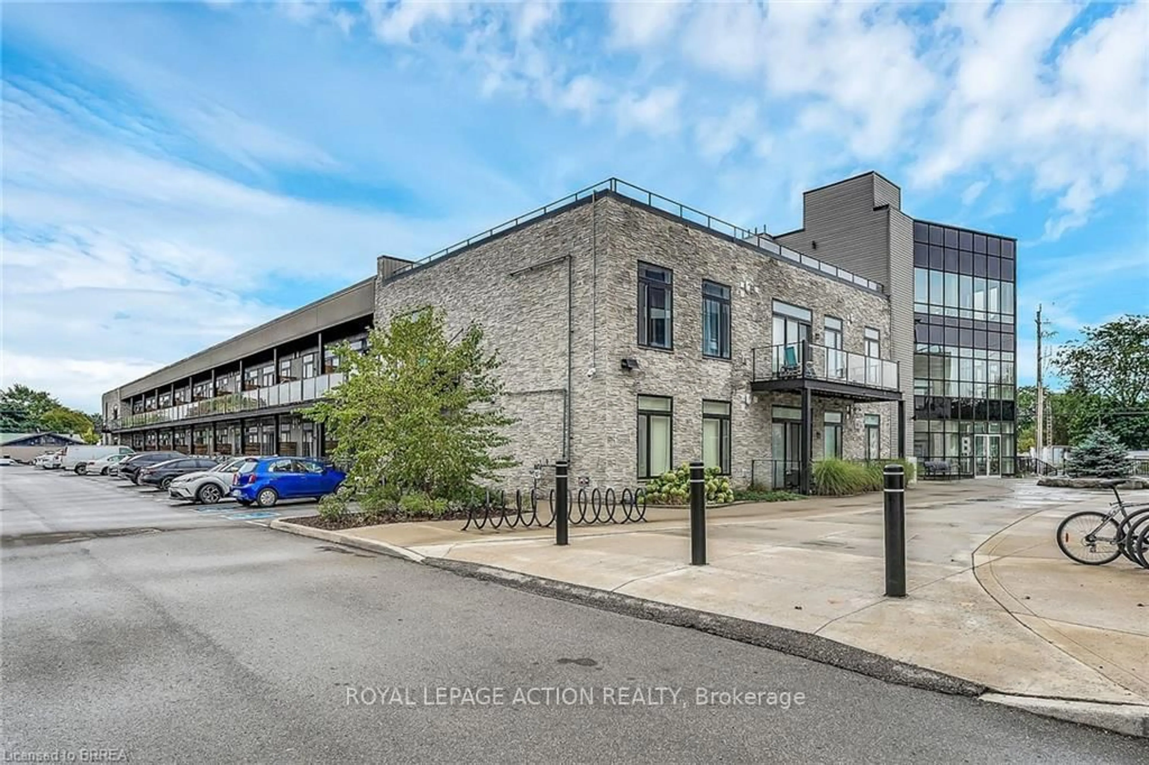 A pic from outside/outdoor area/front of a property/back of a property/a pic from drone, building for 85 Morrell St #120, Brantford Ontario N3T 4J6