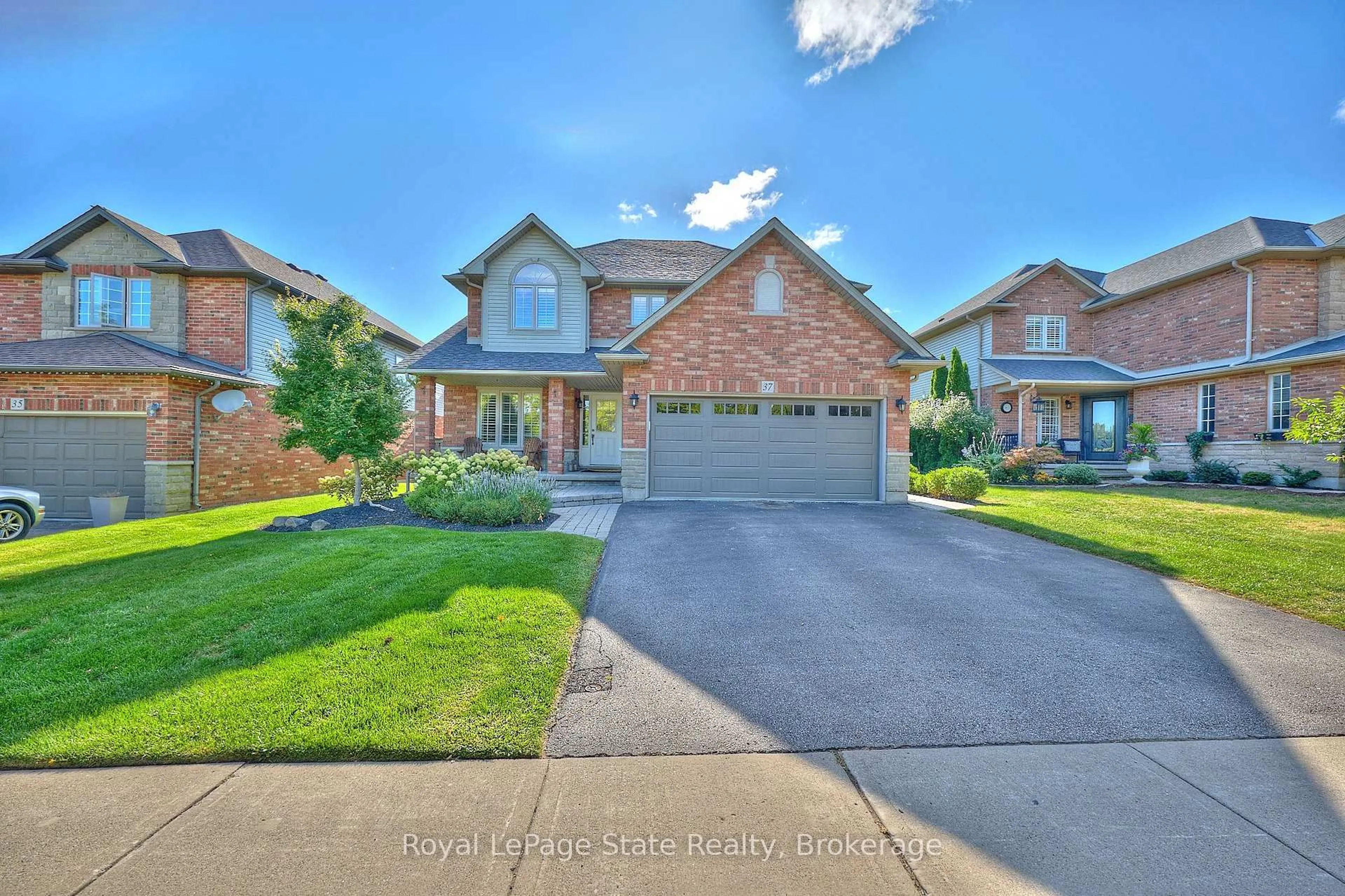 Home with brick exterior material, street for 37 George St, Grimsby Ontario L3M 3Y5