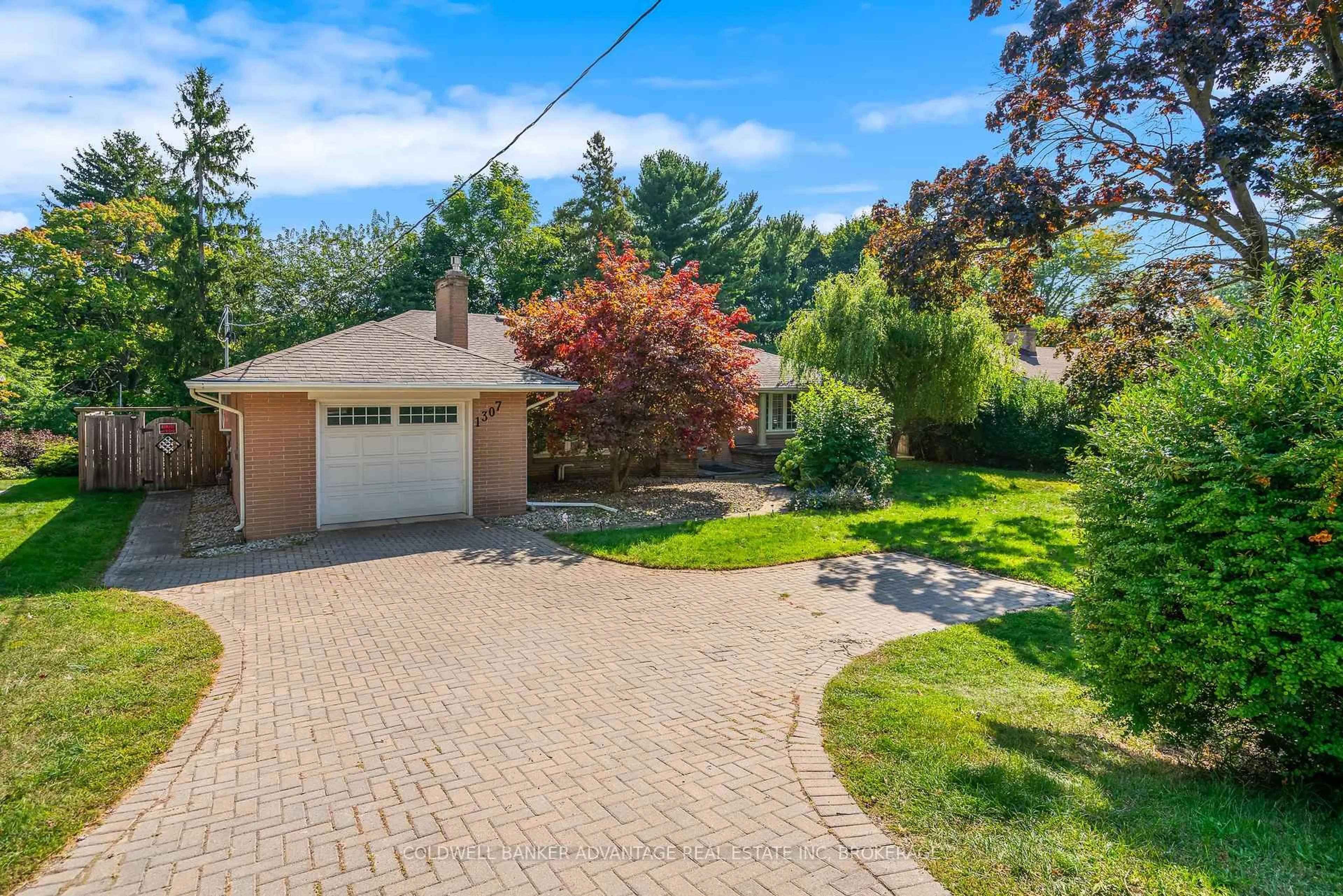 A pic from outside/outdoor area/front of a property/back of a property/a pic from drone, street for 1307 Pelham St, Pelham Ontario L0S 1E0