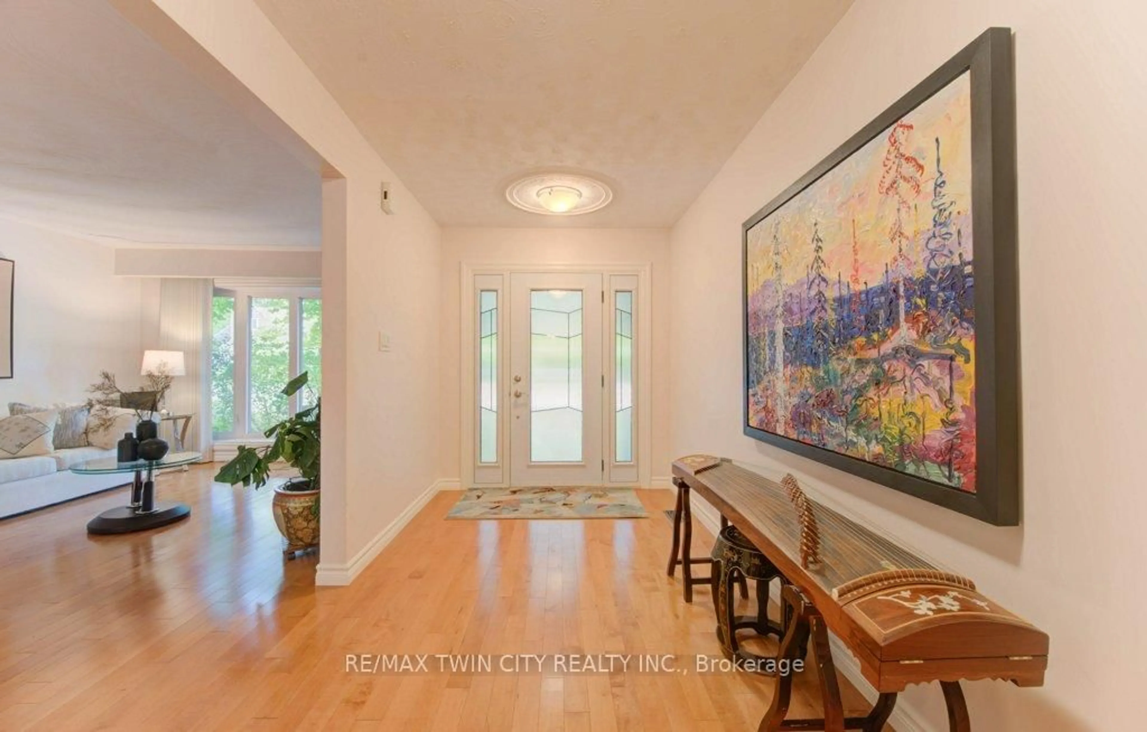 Indoor entryway for 299 Hiawatha Dr, Waterloo Ontario N2L 2V9