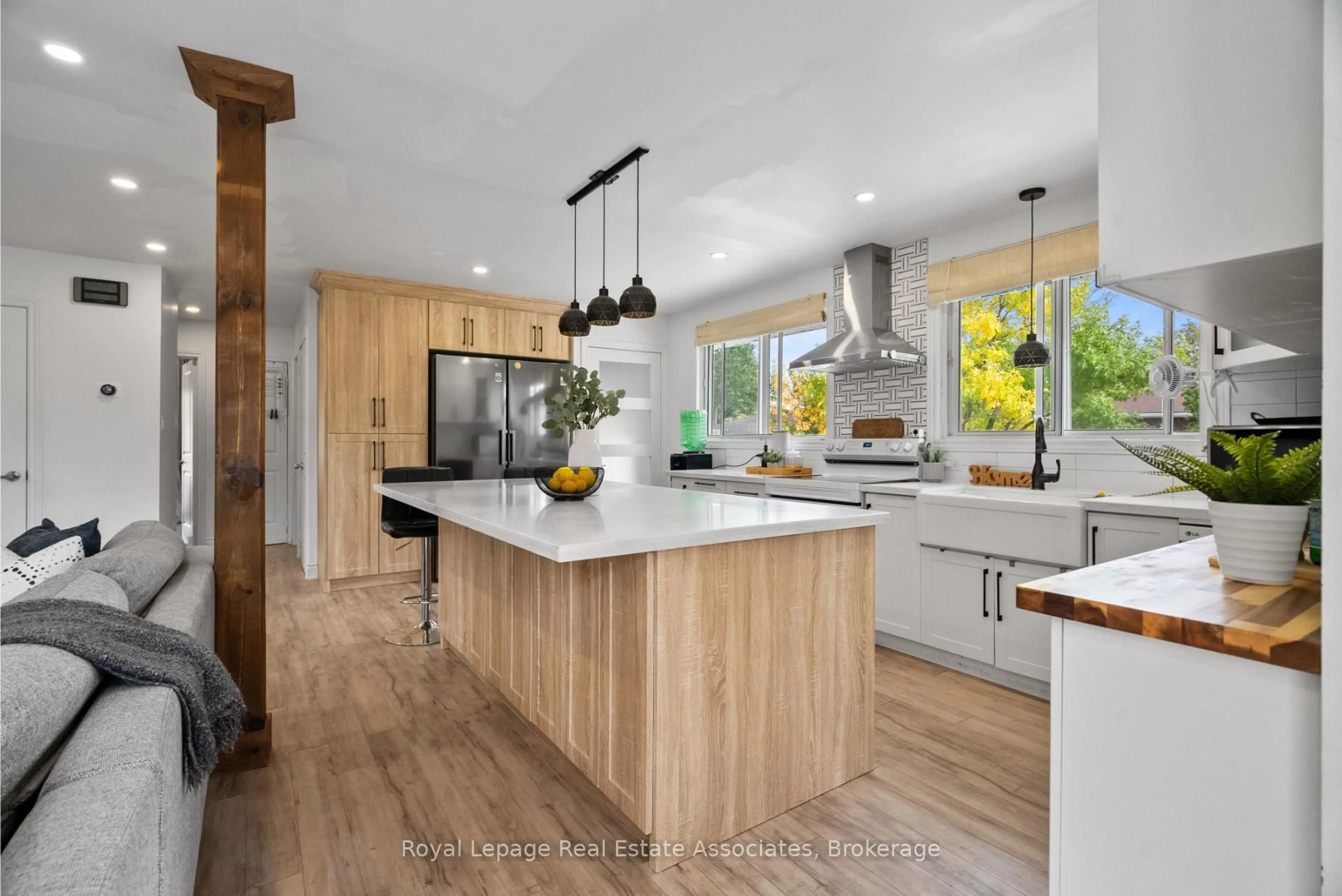Open concept kitchen, wood/laminate floor for 23 Thorley Dr, Hamilton Ontario L8T 2Y9