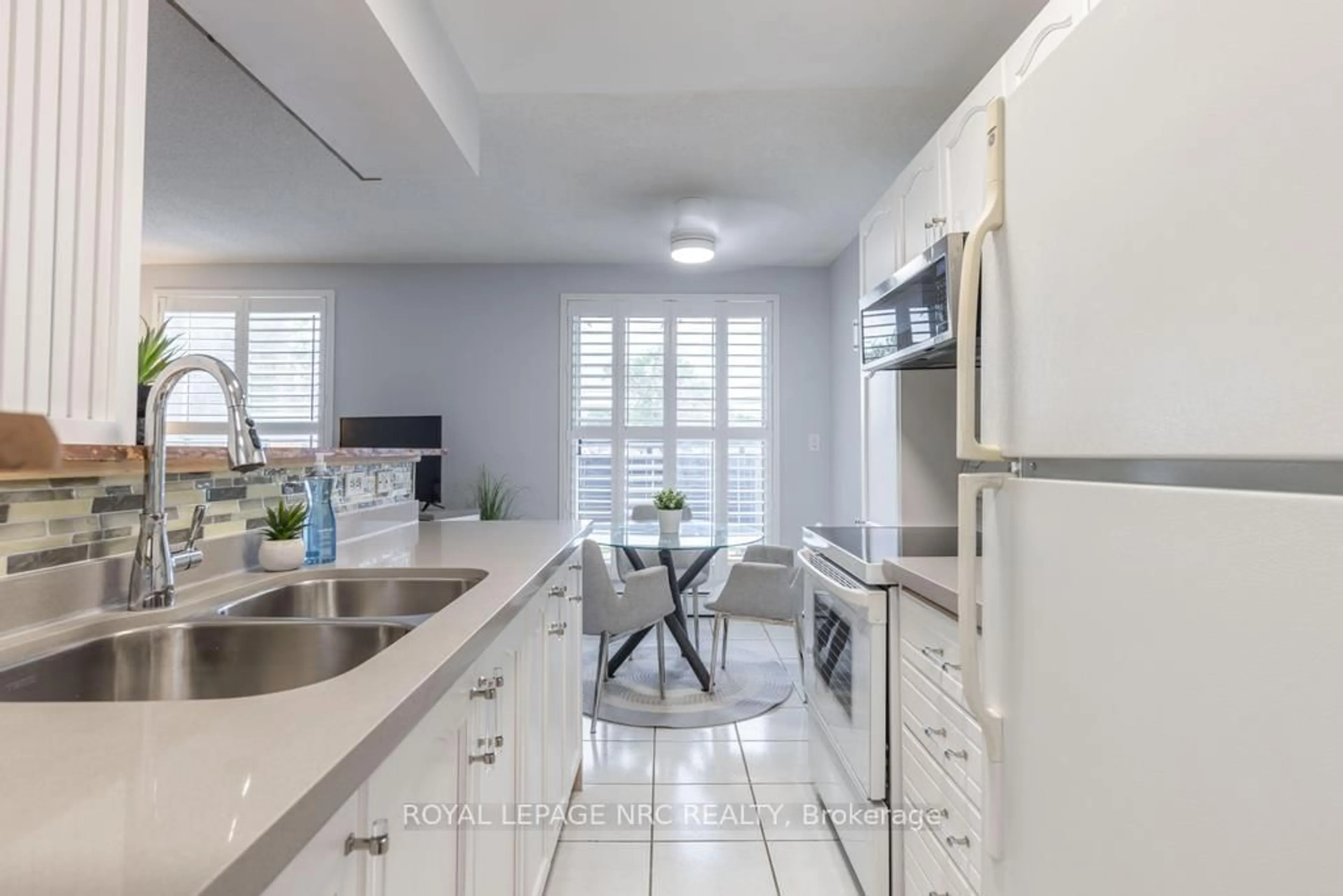 Unknown for 851 Queenston Rd #104, Hamilton Ontario L8G 1B4