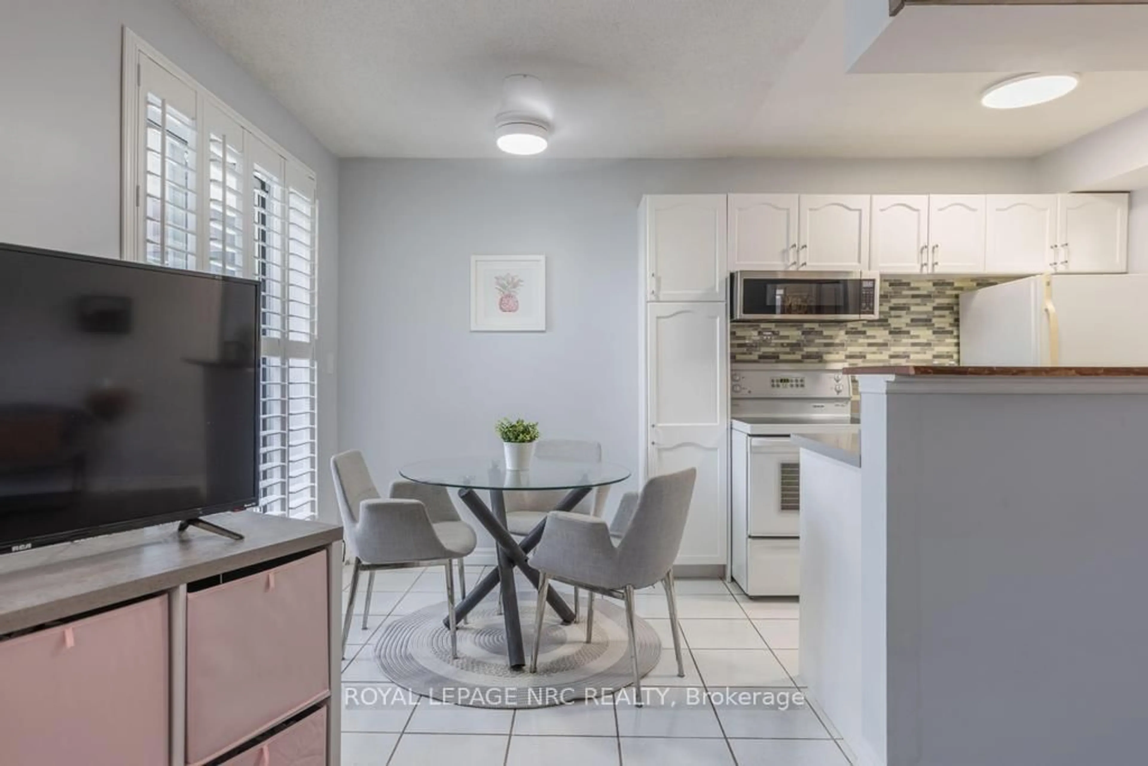 Unknown for 851 Queenston Rd #104, Hamilton Ontario L8G 1B4