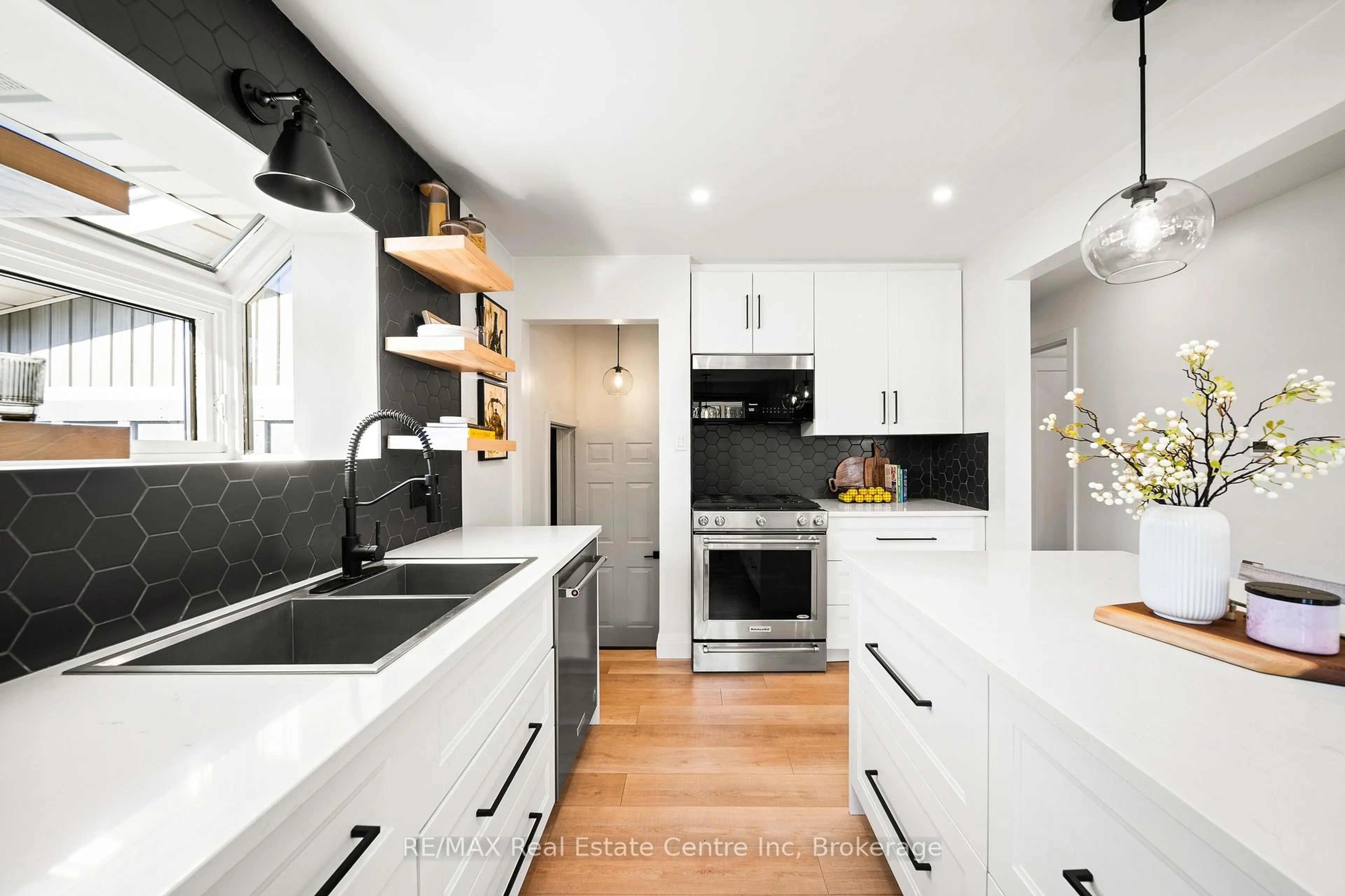 Contemporary kitchen, unknown for 51 Muskoka Dr, Guelph Ontario N1E 3M8