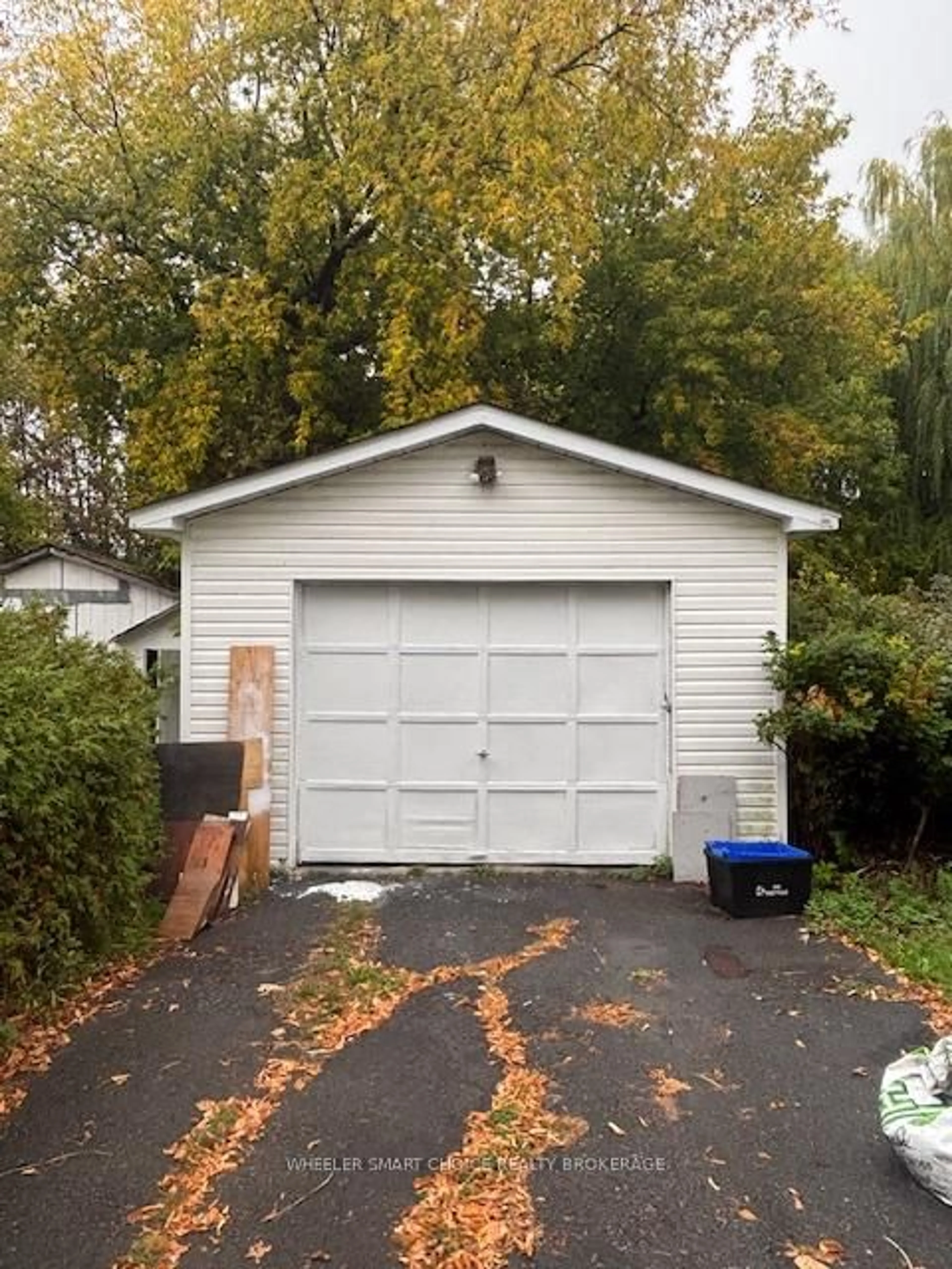 Indoor garage for 6 Ash St, South Stormont Ontario K0C 1Y0
