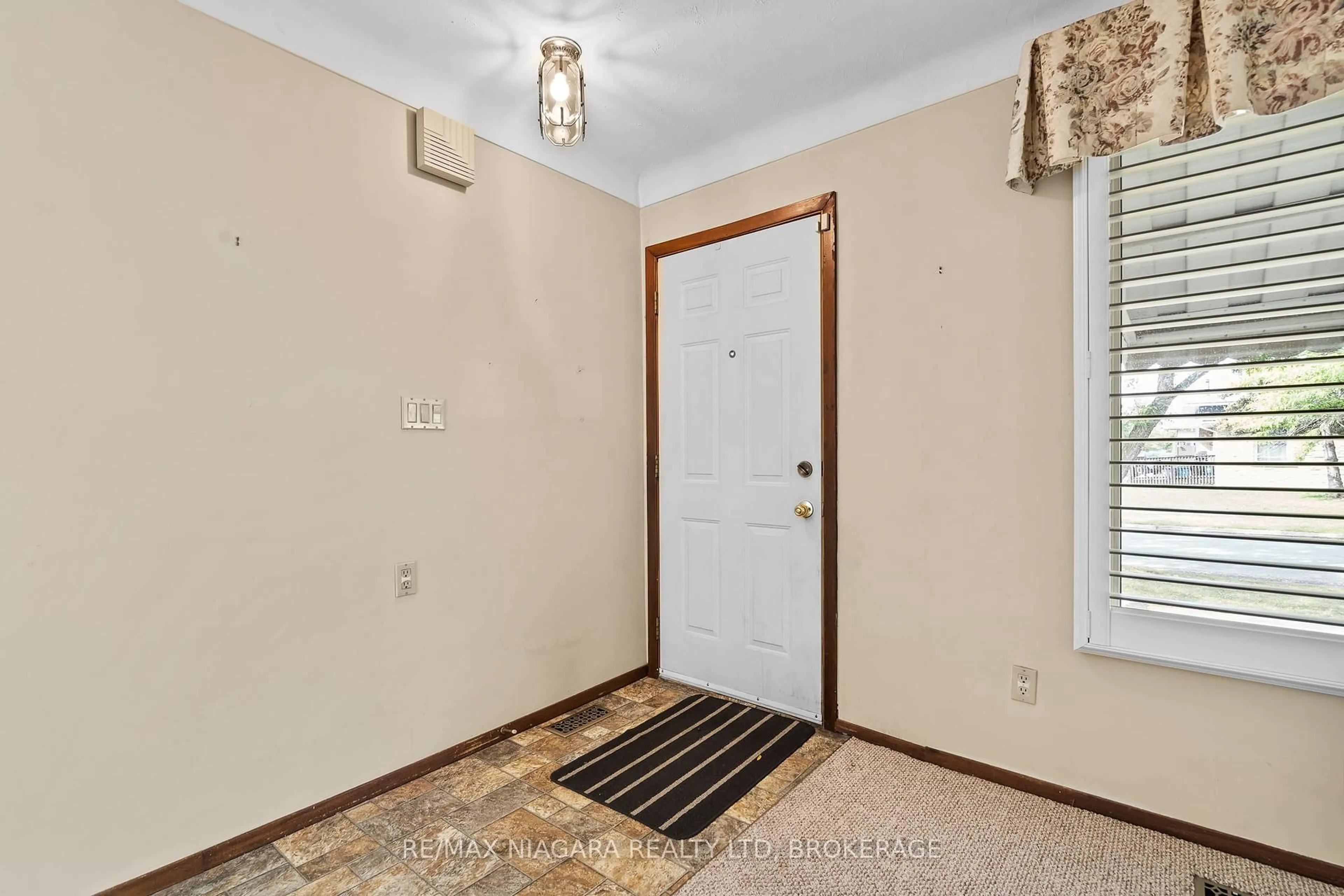 Unknown for 7402 Sunhaven Dr, Niagara Falls Ontario L2G 7E2