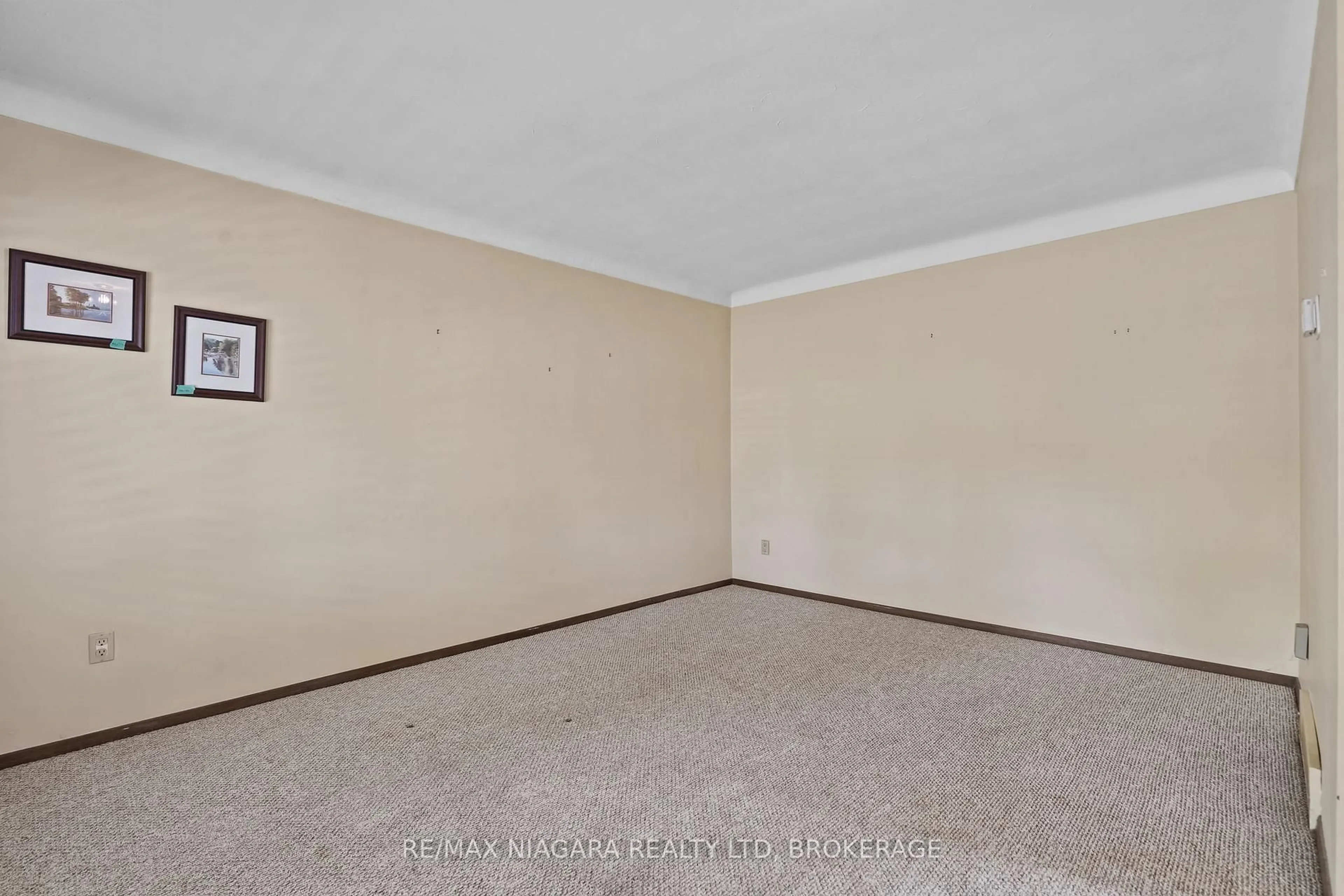 A pic of a room for 7402 Sunhaven Dr, Niagara Falls Ontario L2G 7E2