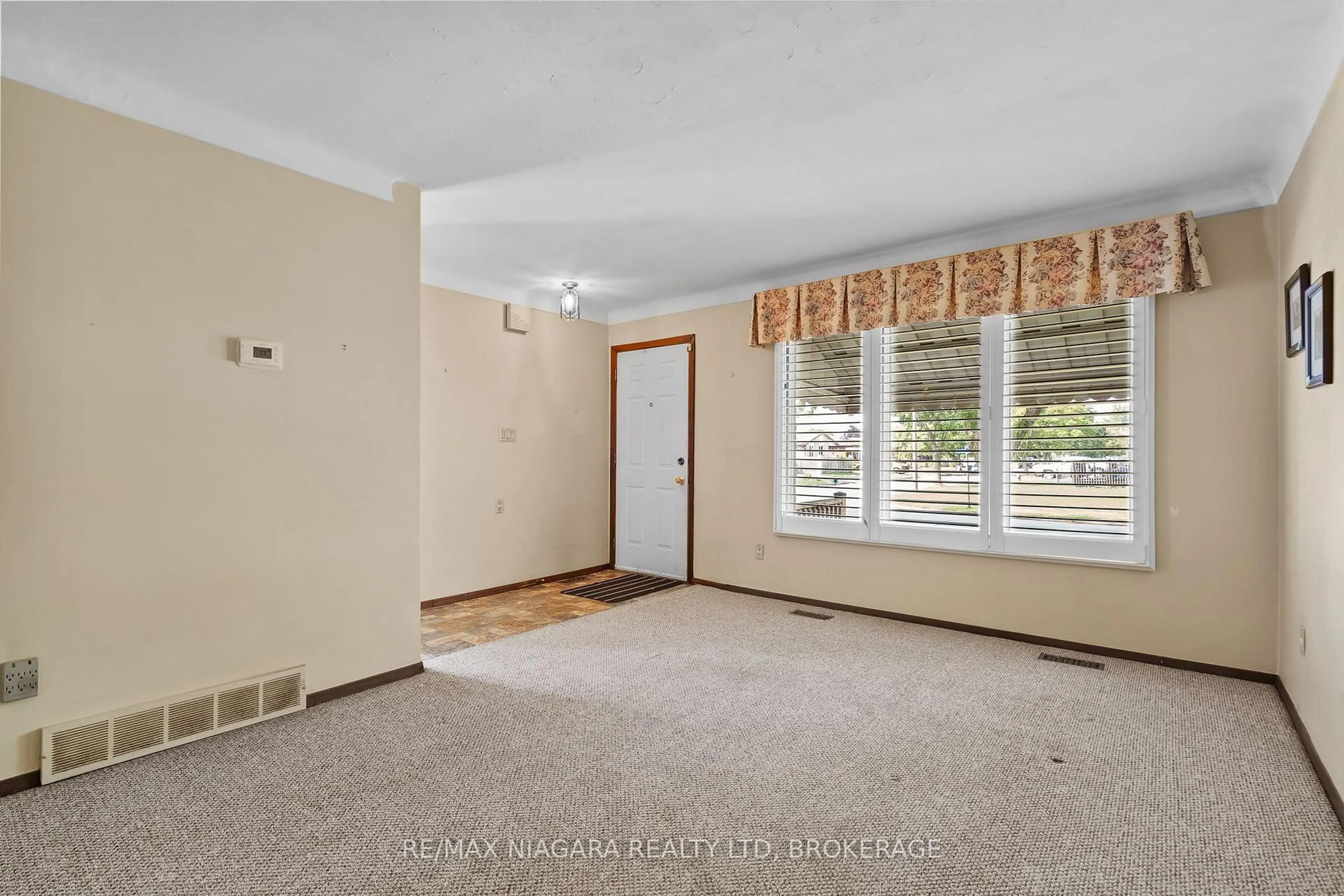 A pic of a room for 7402 Sunhaven Dr, Niagara Falls Ontario L2G 7E2