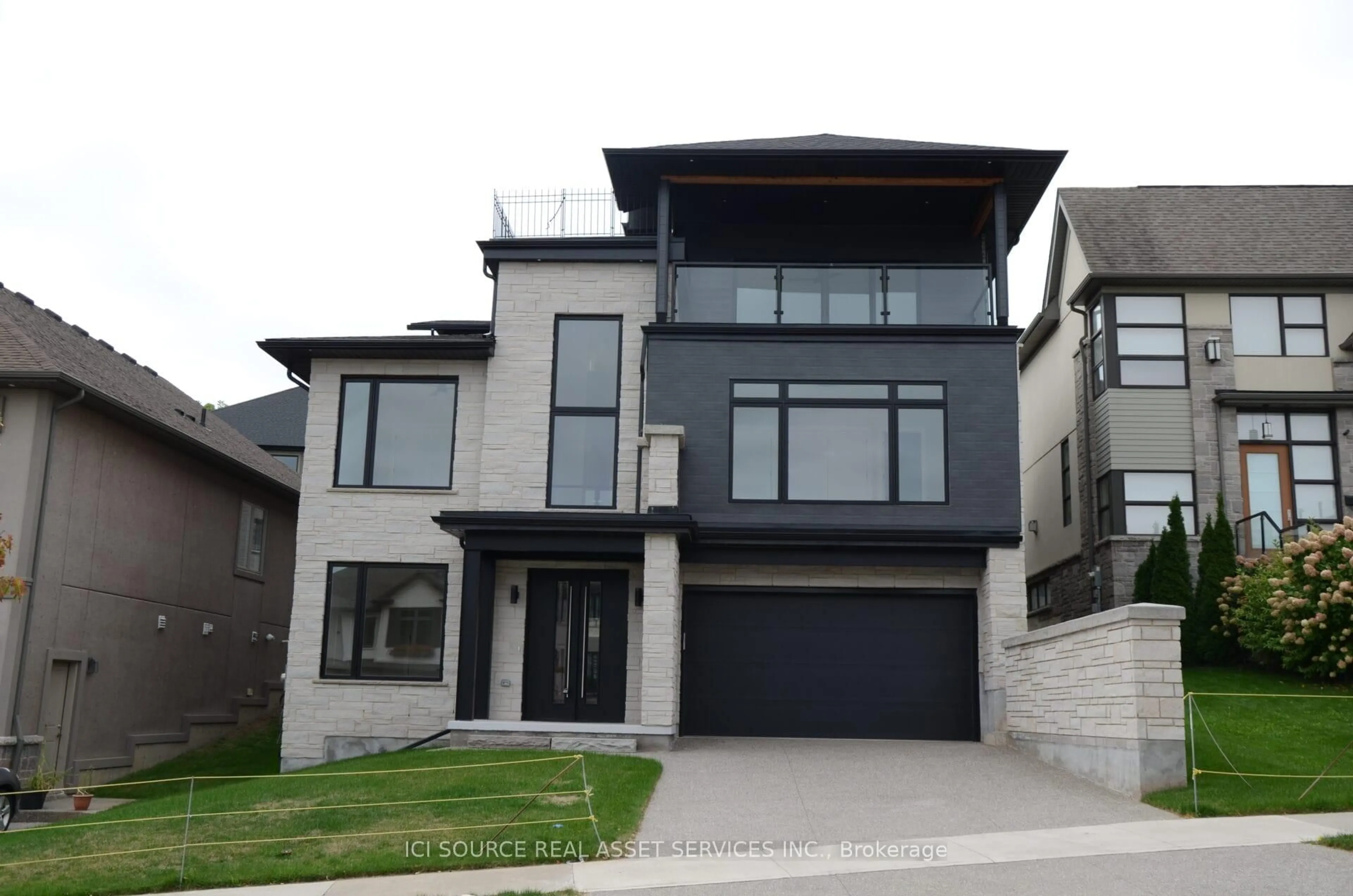 Home with vinyl exterior material, street for 13 Kenmir Ave, Niagara-on-the-Lake Ontario L0S 1J0