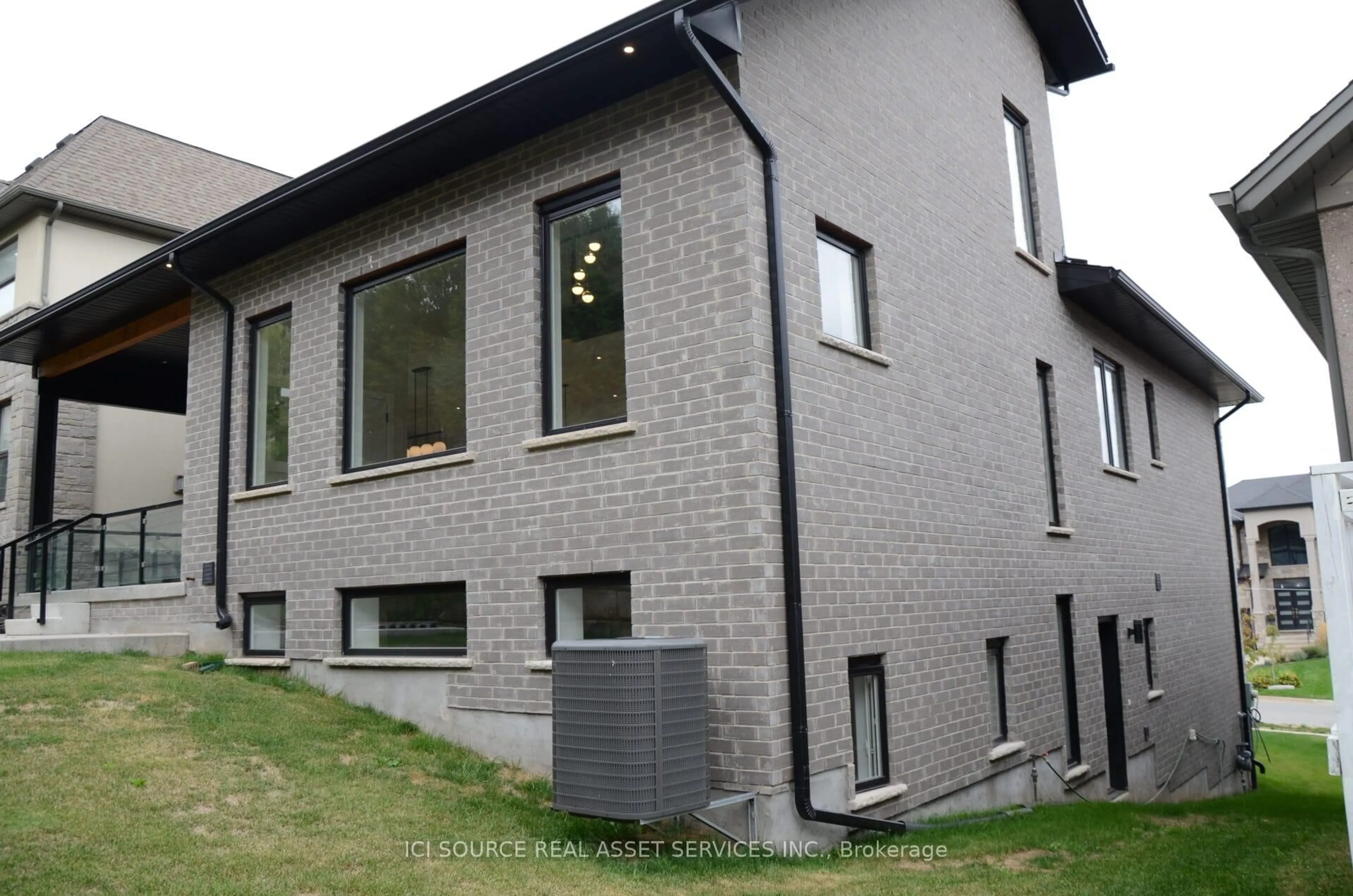 Home with brick exterior material, building for 13 Kenmir Ave, Niagara-on-the-Lake Ontario L0S 1J0