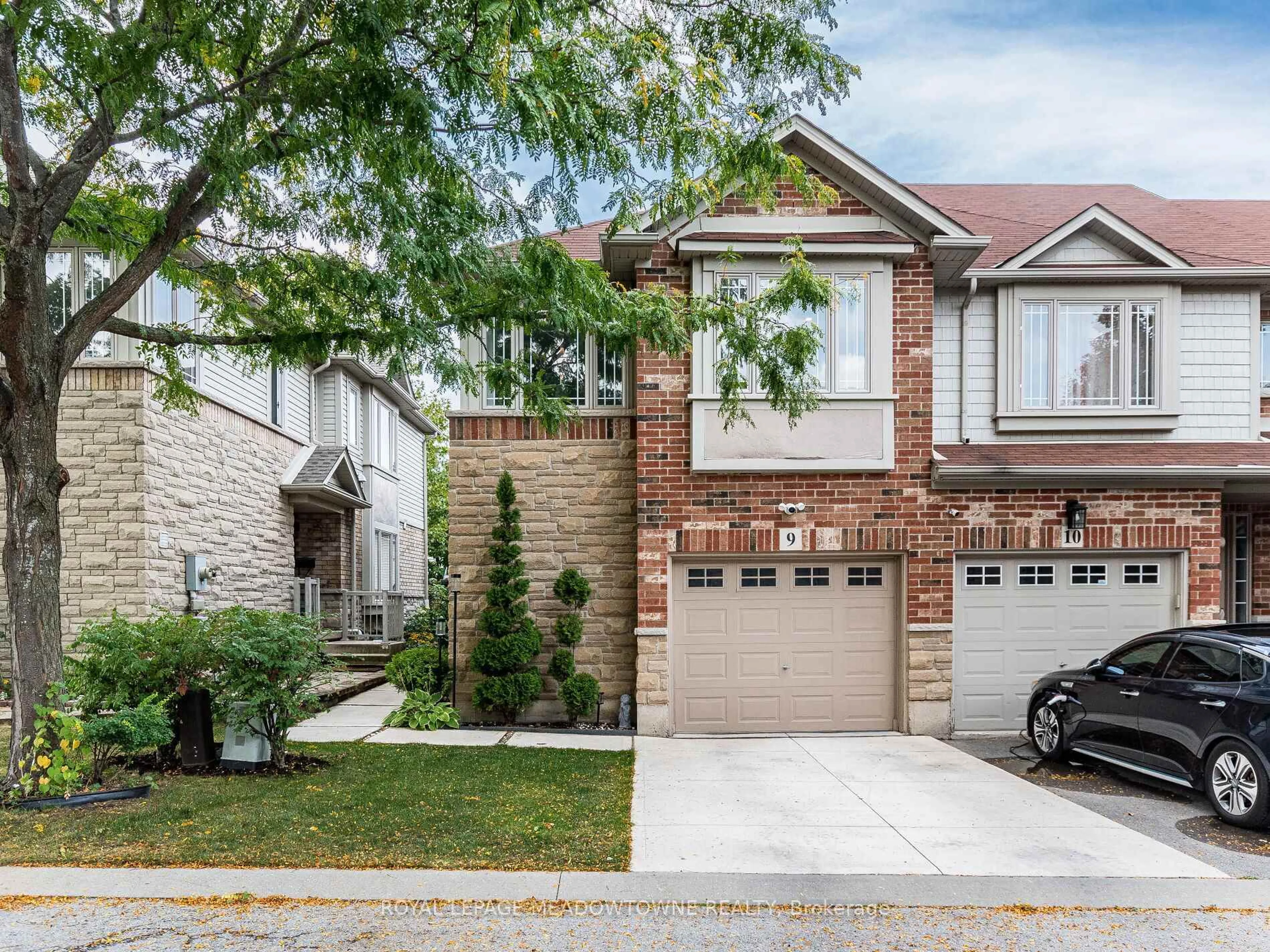 Home with brick exterior material, street for 242 Upper Mount Albion Rd #9, Hamilton Ontario L8J 0B1