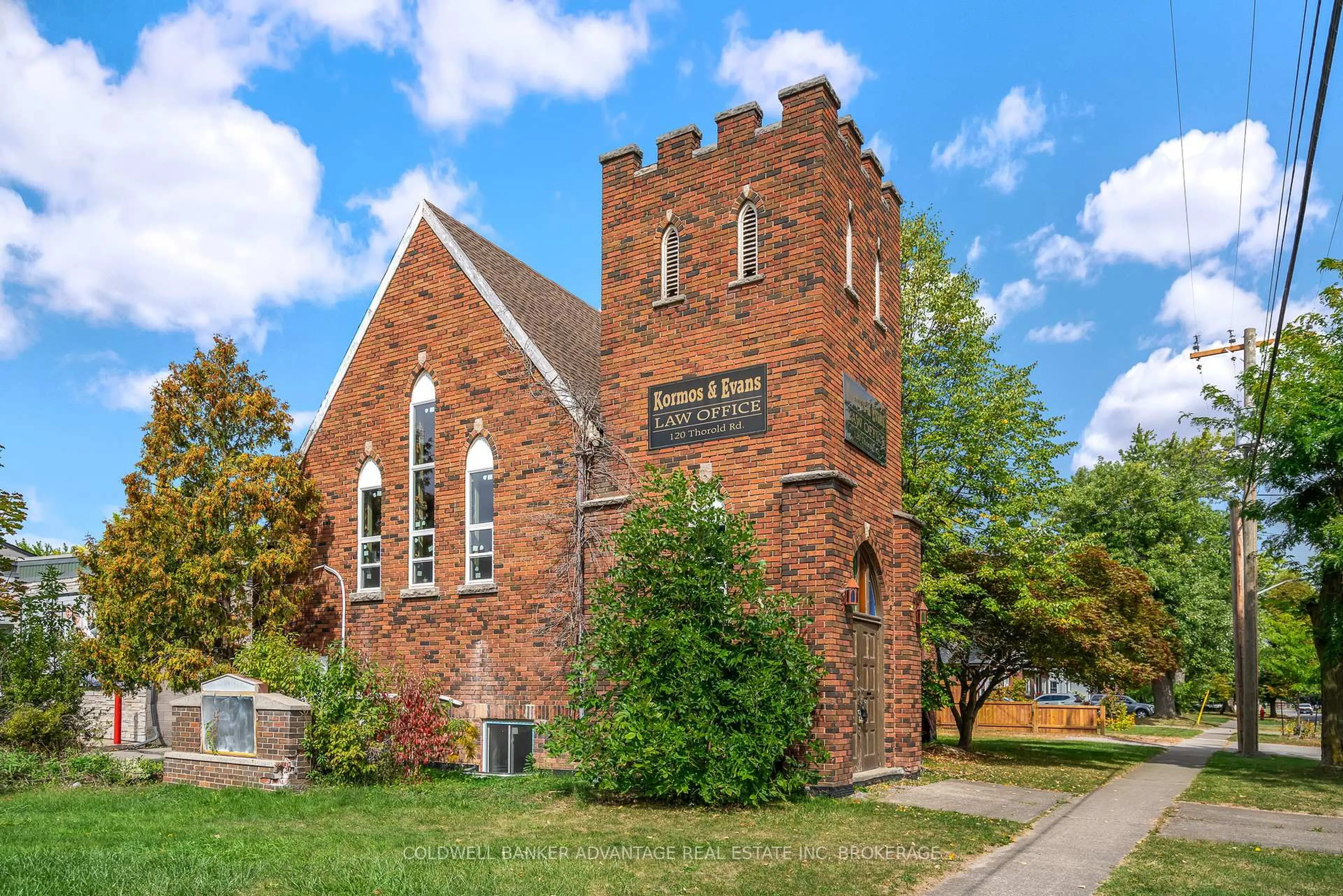 Home with brick exterior material, building for 120 Thorold Rd, Welland Ontario L3C 3V3
