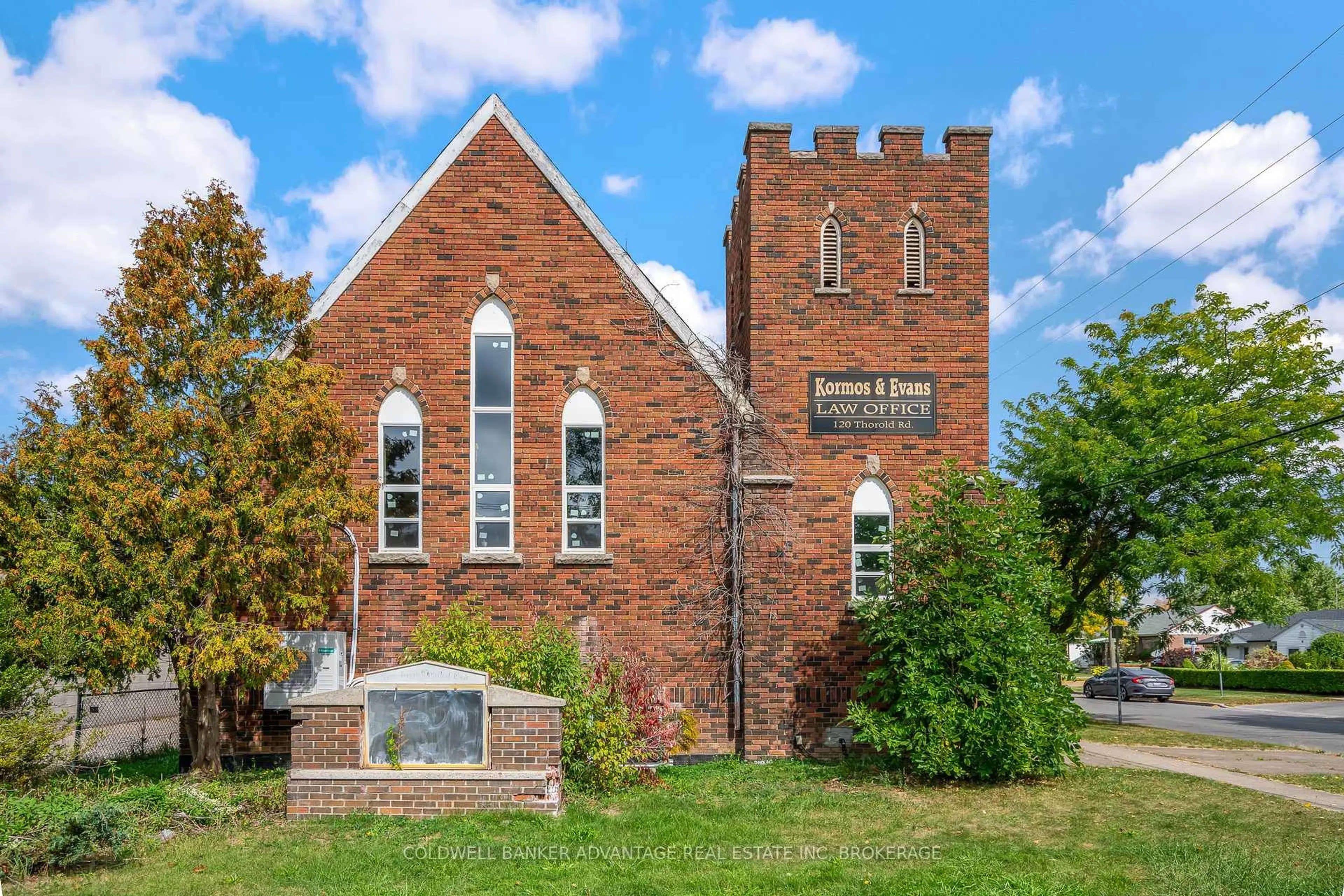 Home with brick exterior material, building for 120 Thorold Rd, Welland Ontario L3C 3V3