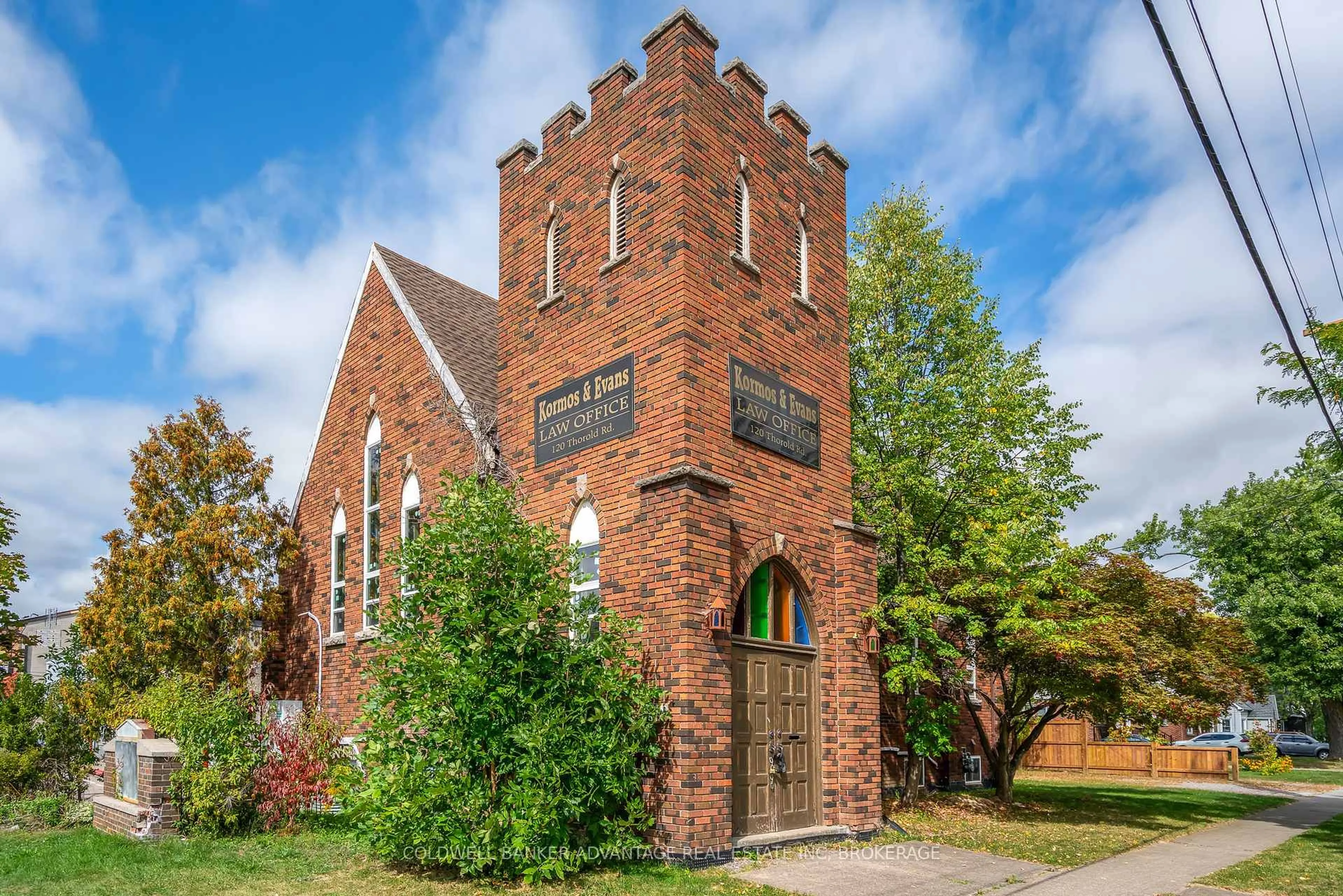Home with brick exterior material, building for 120 Thorold Rd, Welland Ontario L3C 3V3