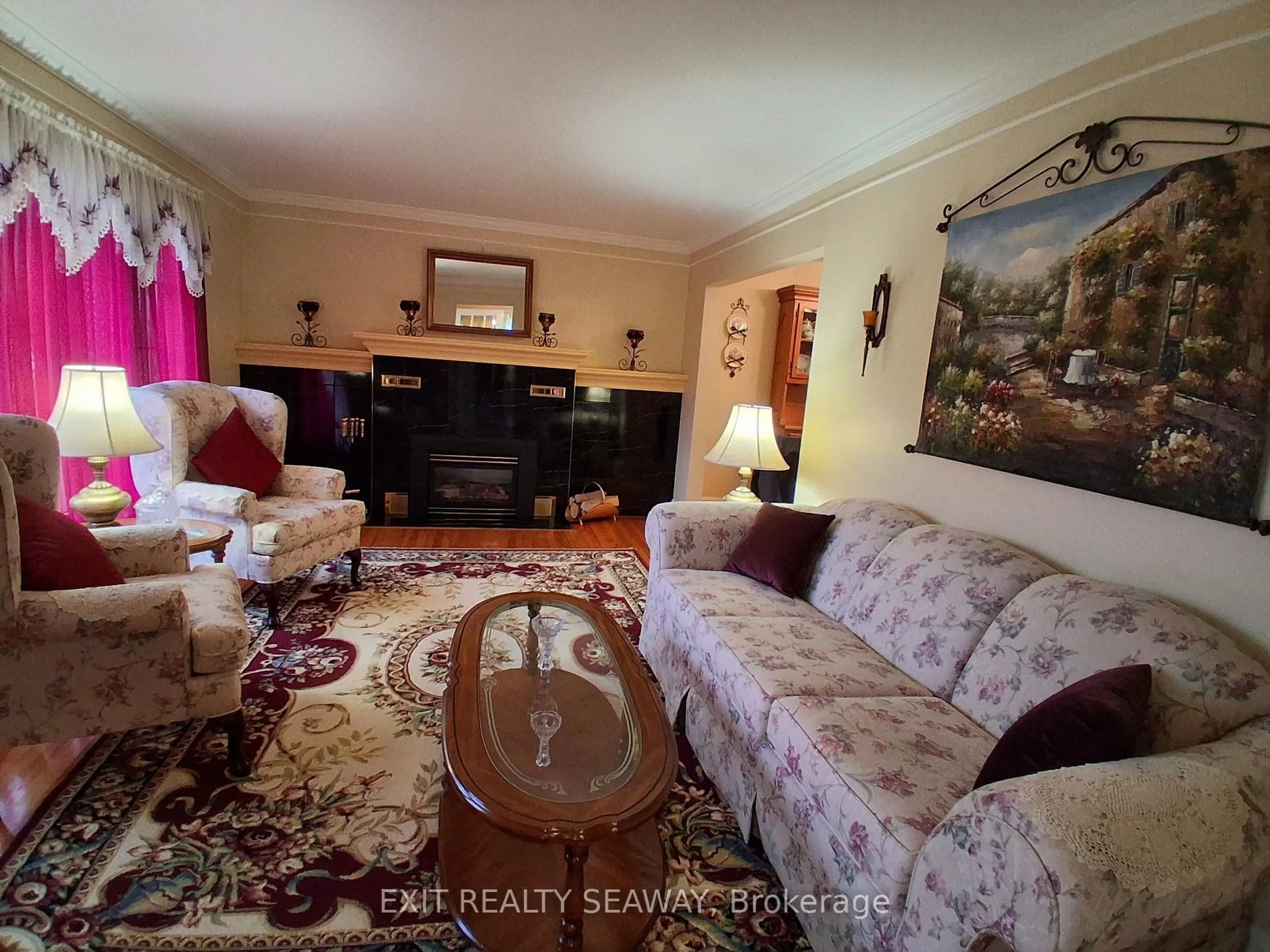 Living room with furniture, unknown for 1306 Princess St, Cornwall Ontario K6J 1S5
