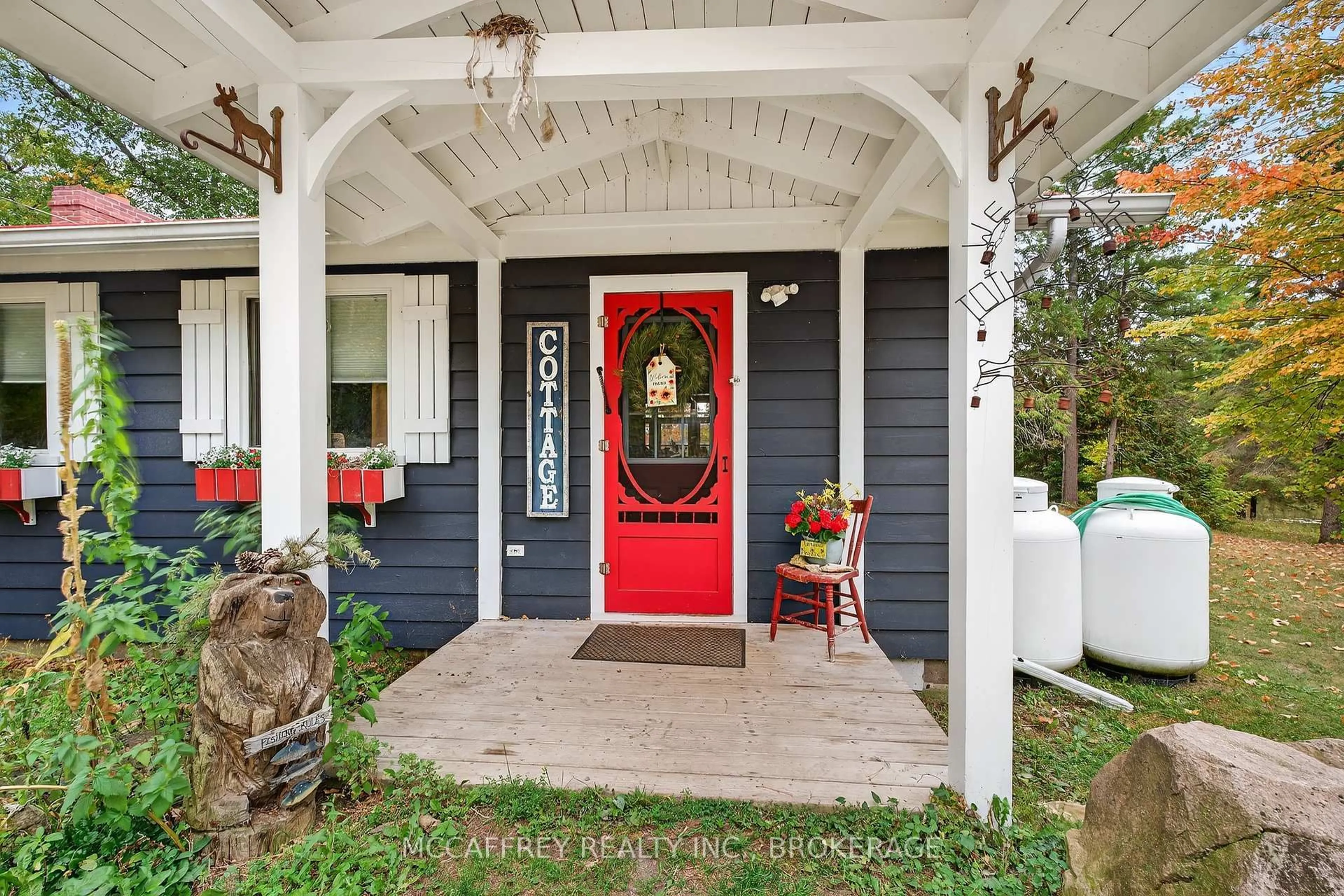 Indoor entryway for 1430 B Head Rd, Cloyne Ontario K0H 1K0
