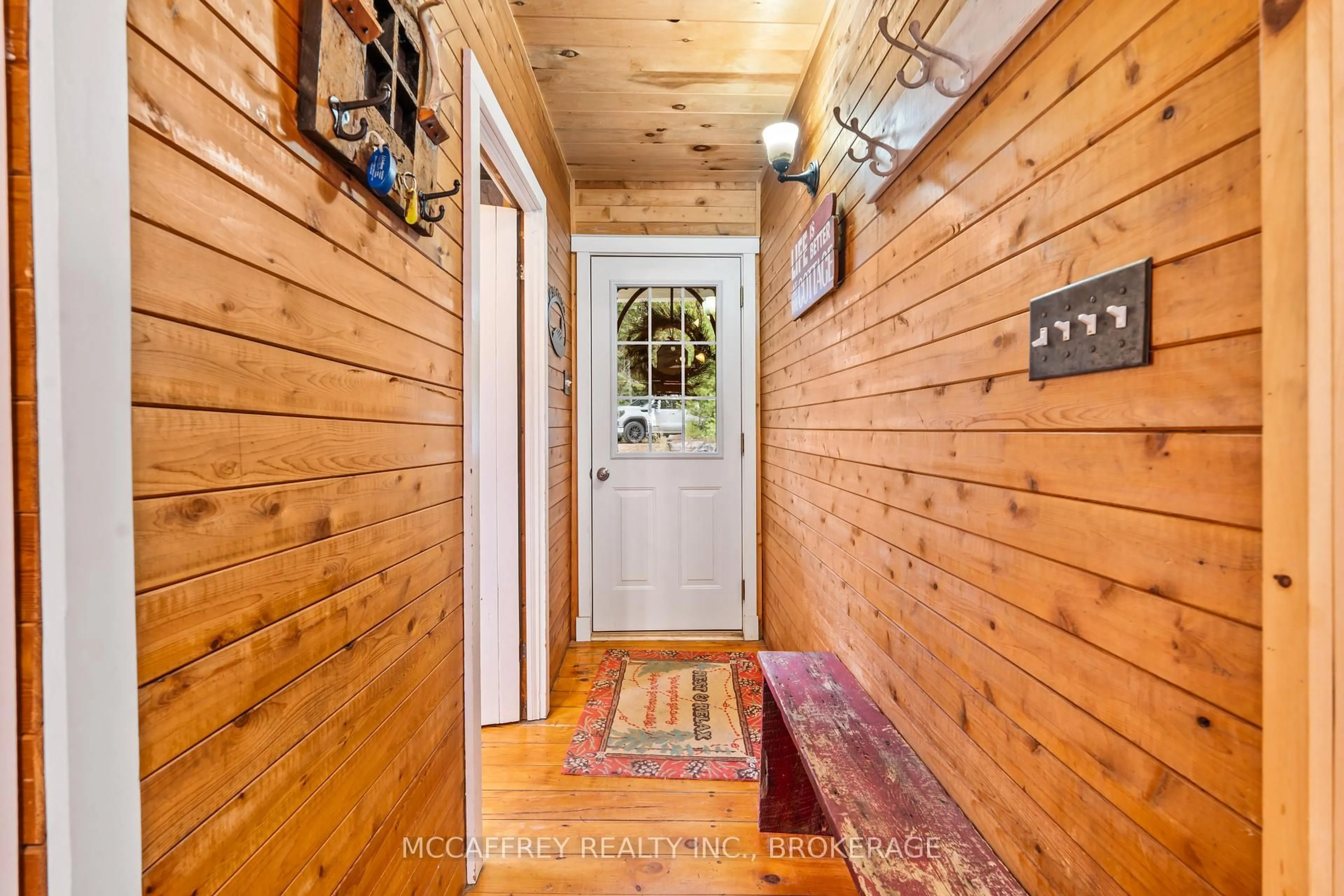 Indoor entryway for 1430 B Head Rd, Cloyne Ontario K0H 1K0