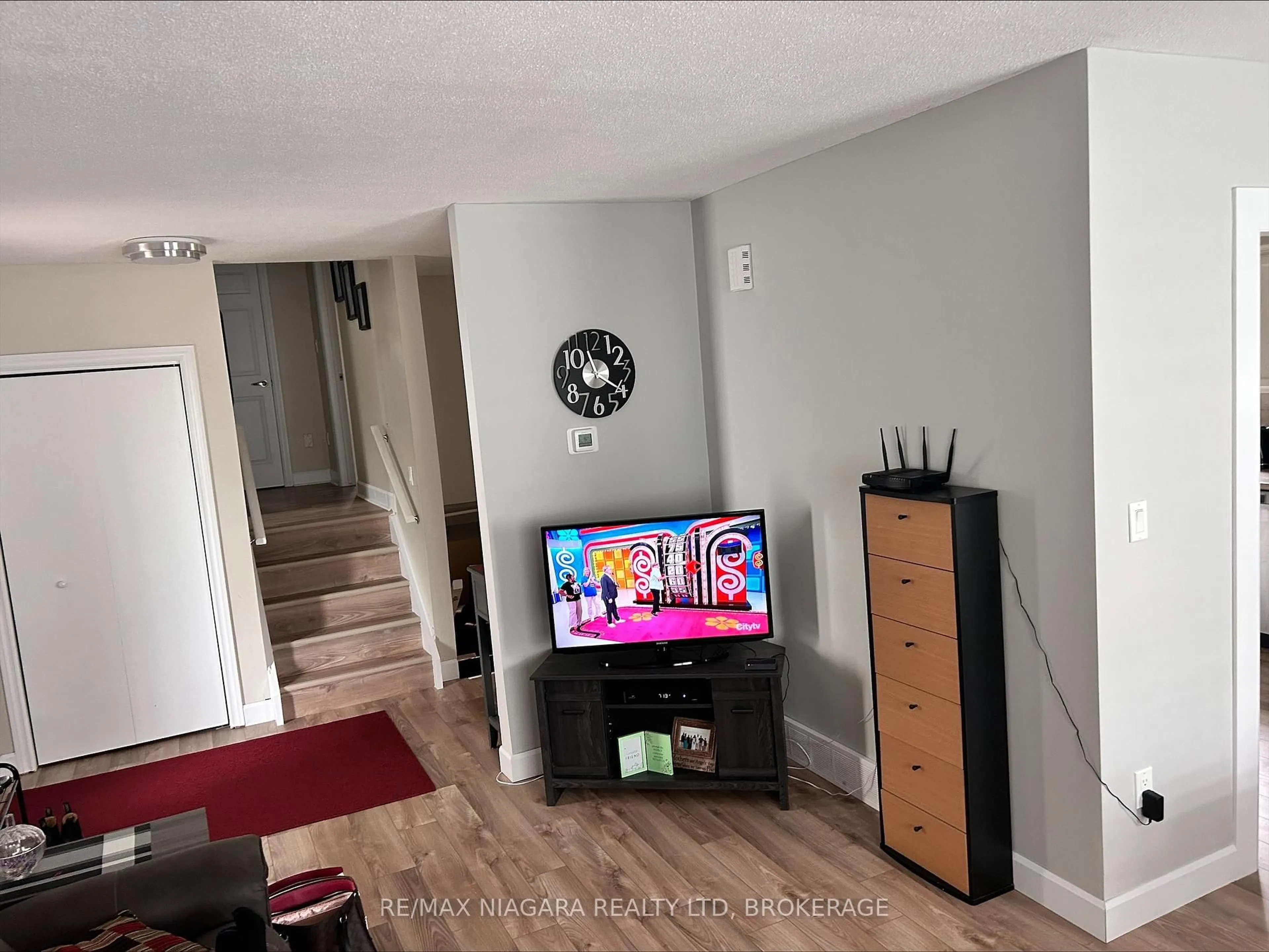 A pic of a room for 6516 Monroe St, Niagara Falls Ontario L2G 2G8