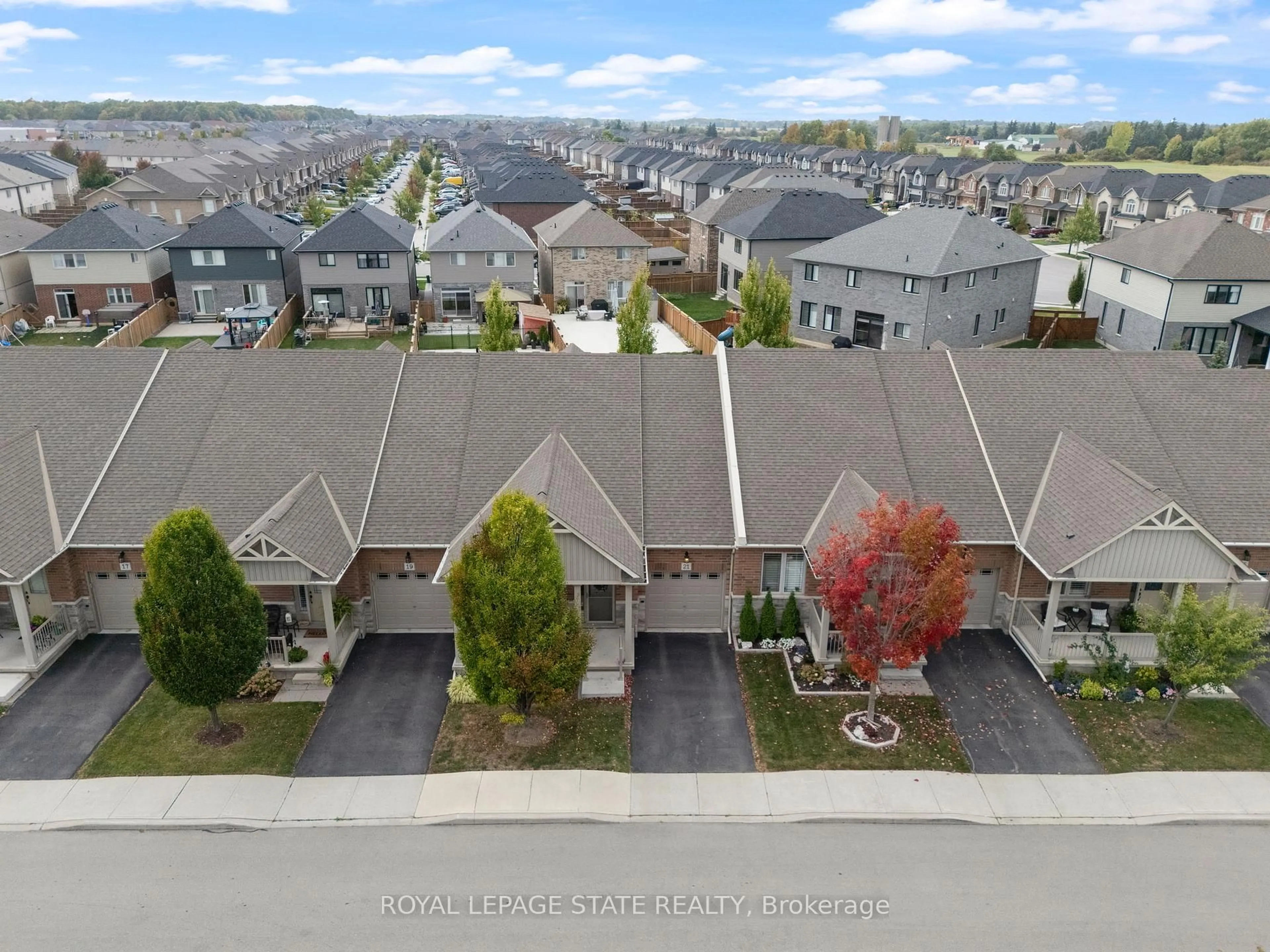 A pic from outside/outdoor area/front of a property/back of a property/a pic from drone, unknown for 21 Finton Lane, Hamilton Ontario L0R 1C0